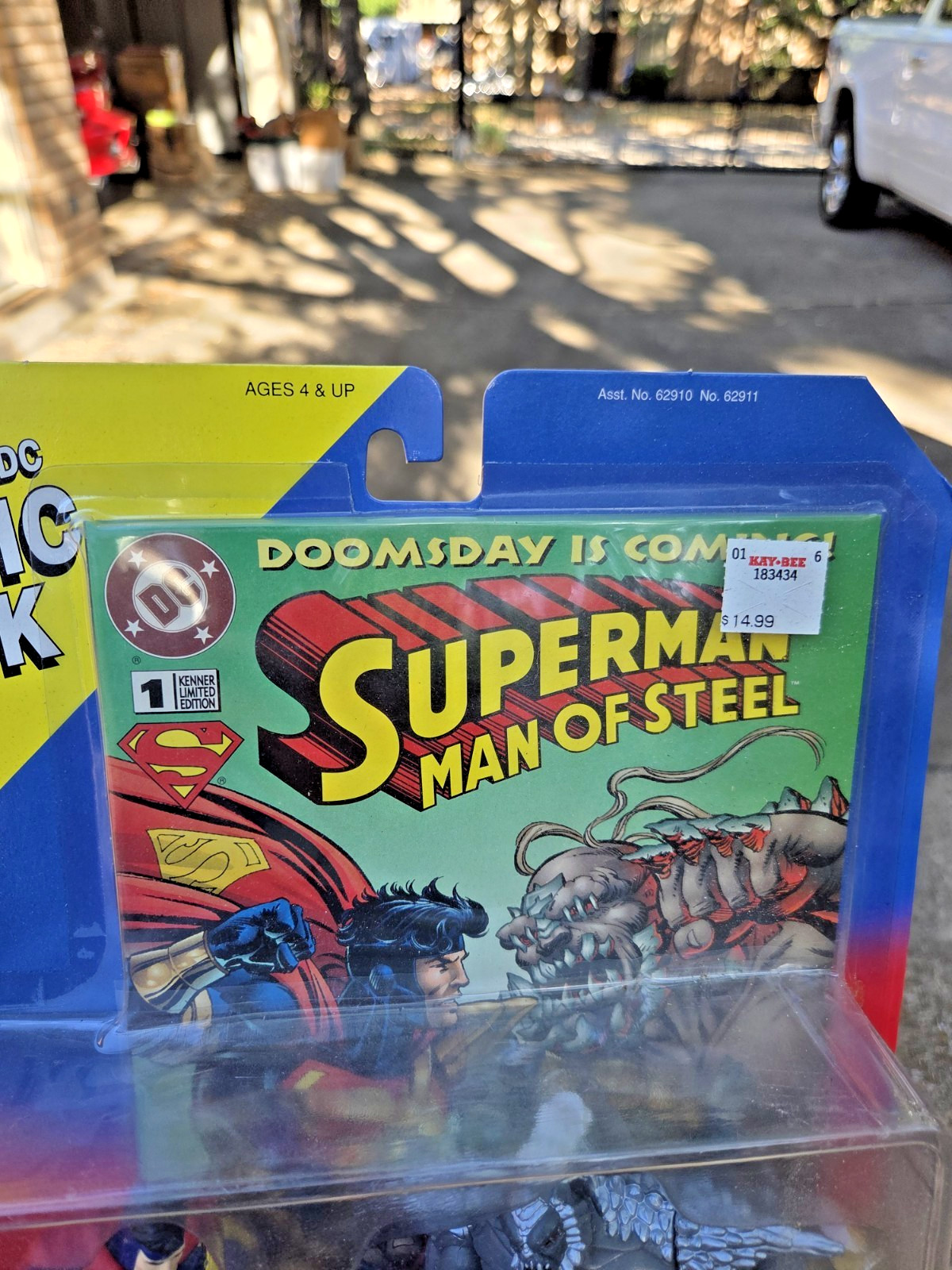 DC Hunter Prey Superman vs Doomsday – Comic Book Action Figure Set – Kenner 1995