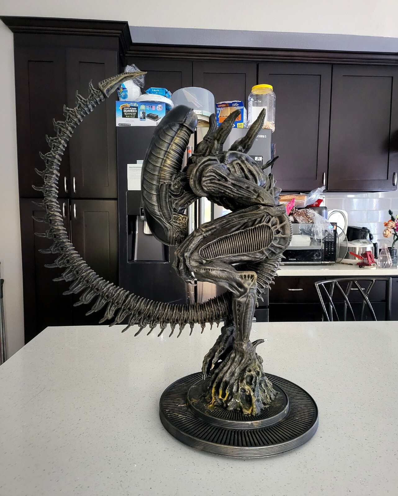 ALIEN WARRIOR MAQUETTE CUSTOM STATUE 24 INCHES TALL PREDATOR + SIDESHOW BOOK