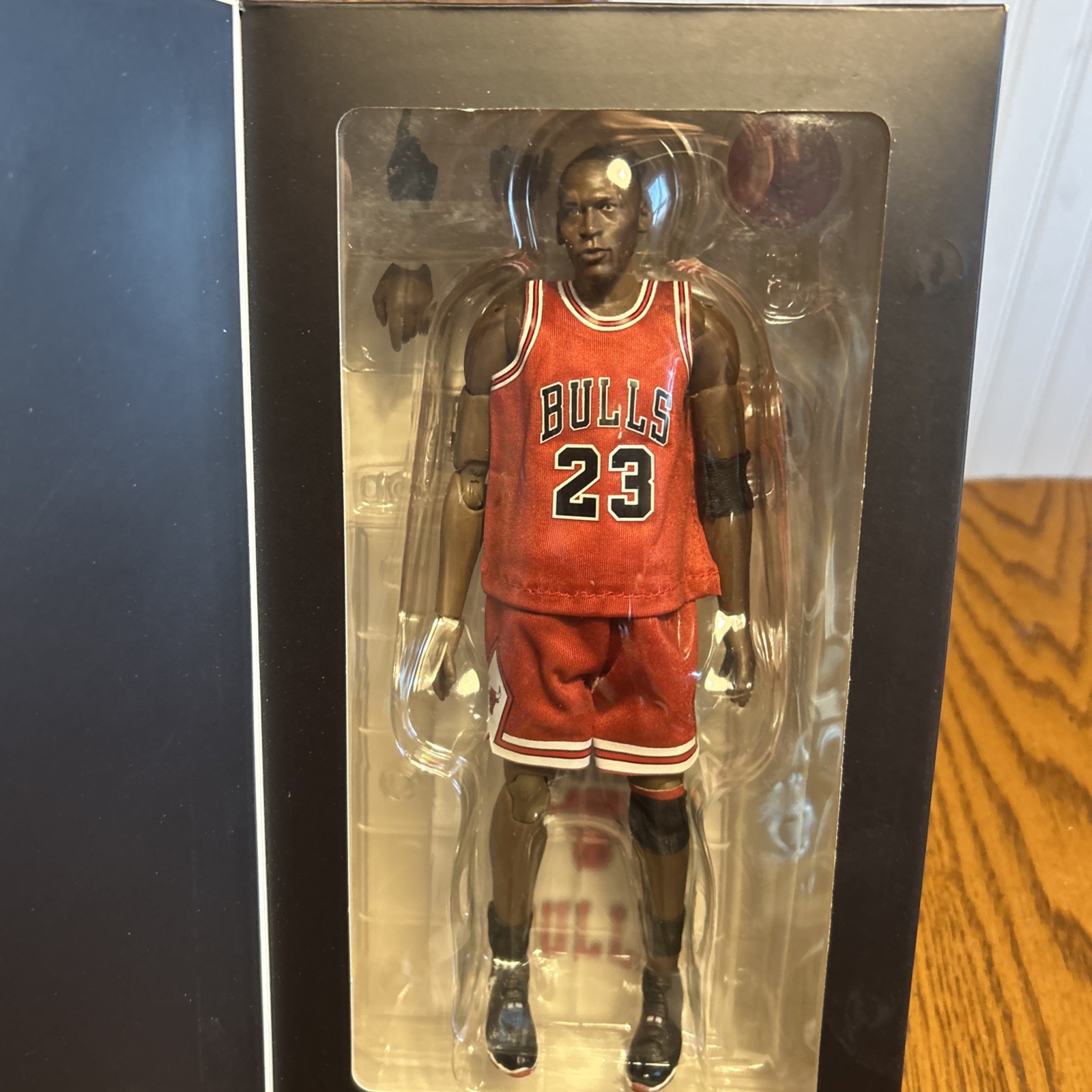 1/9 Scale Motion Masterpiece “Series2” Michael Jordan Collectible Figure