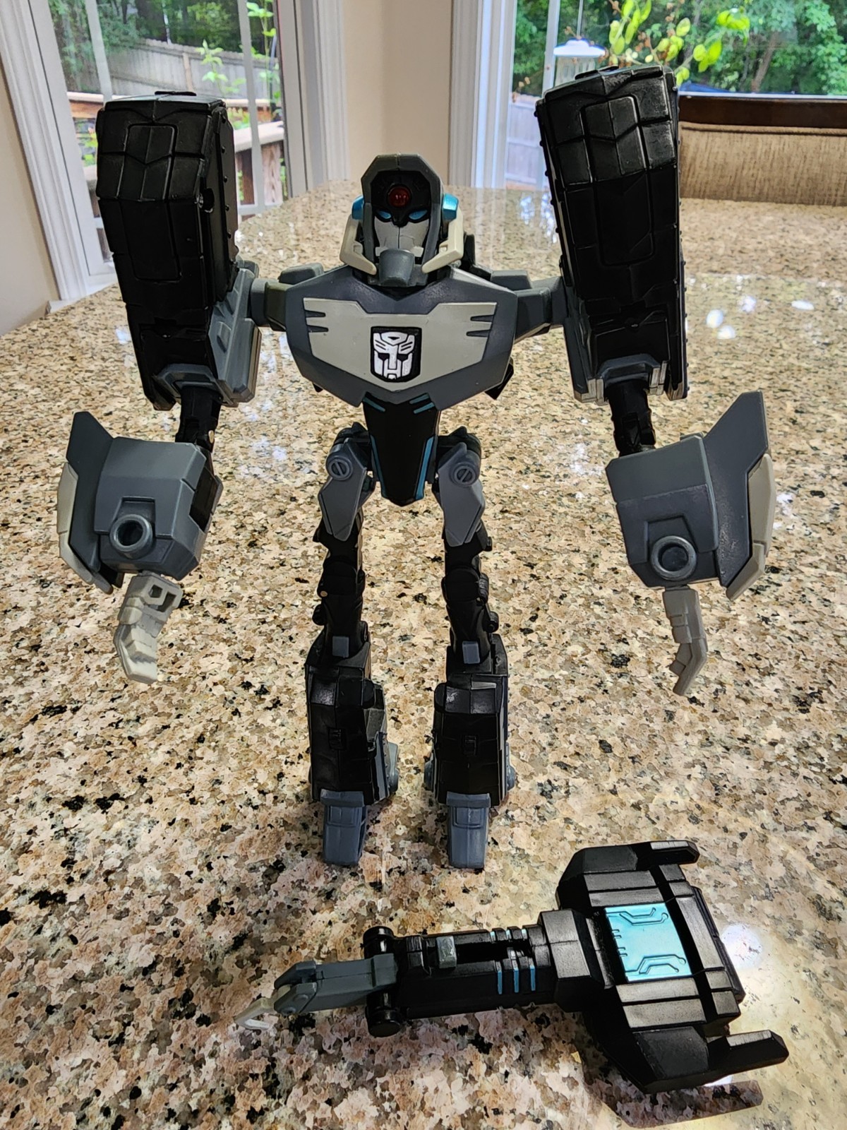 Hasbro Transformers Animated Voyager – Shockwave Action Figure