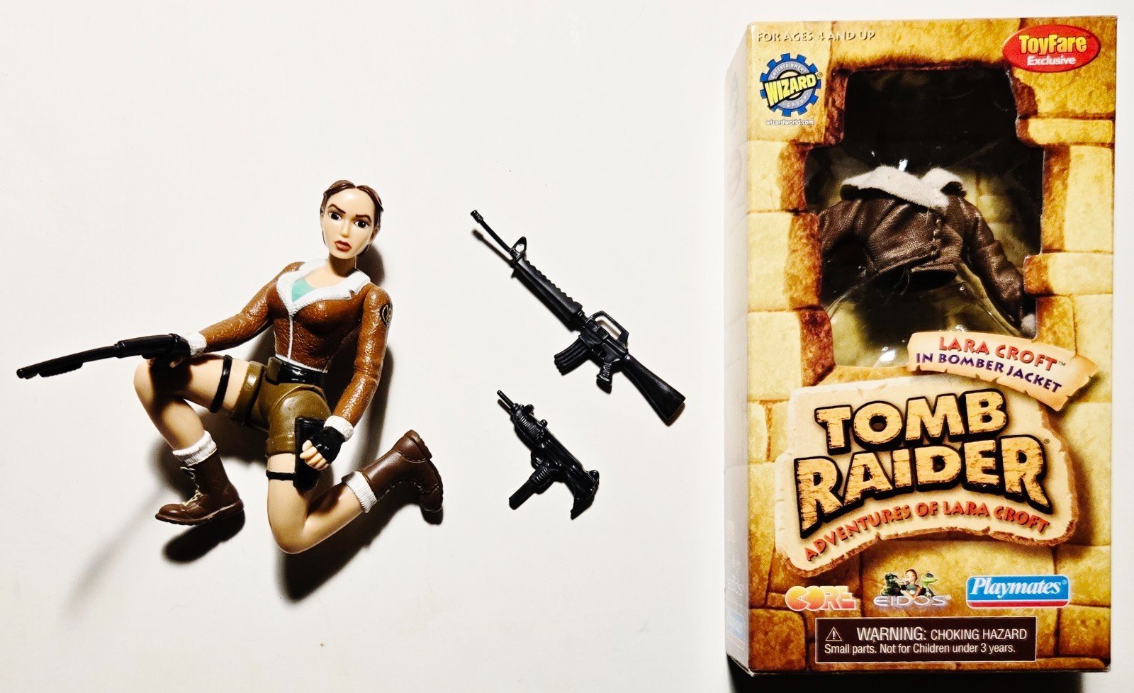Vintage 2000 Playmates Tomb Raider Lara Croft Action Figure Lot w/ Weapons
