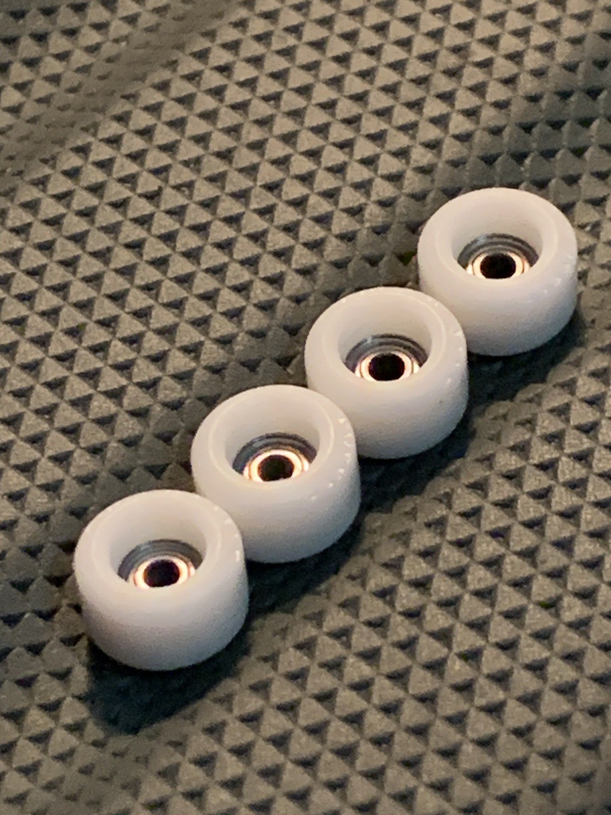 Piro Fingerboard Wheels Performance “Mids” Yeti White 70d Urethanes Light Use