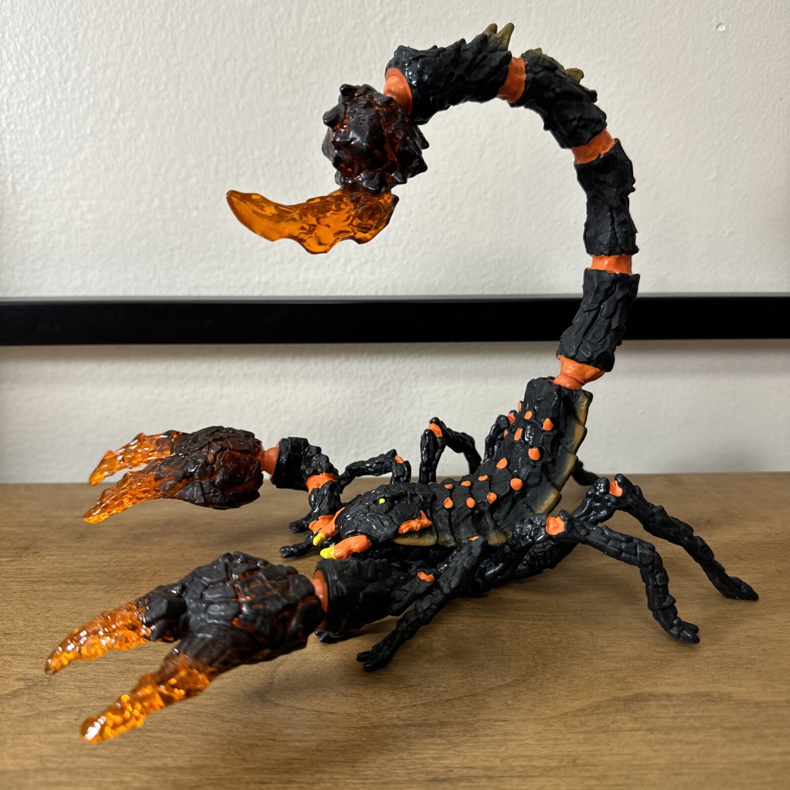 Schleich Eldrador Creatures Lava Scorpion 8&Prime; Long Action Figure 70142 Orange Tip
