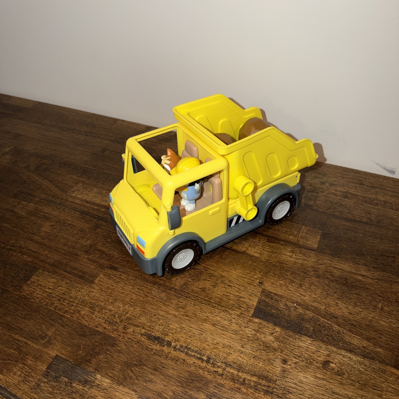 Bluey Dump Truck, Working dump bed & Unload Construction Truck Moose Toys