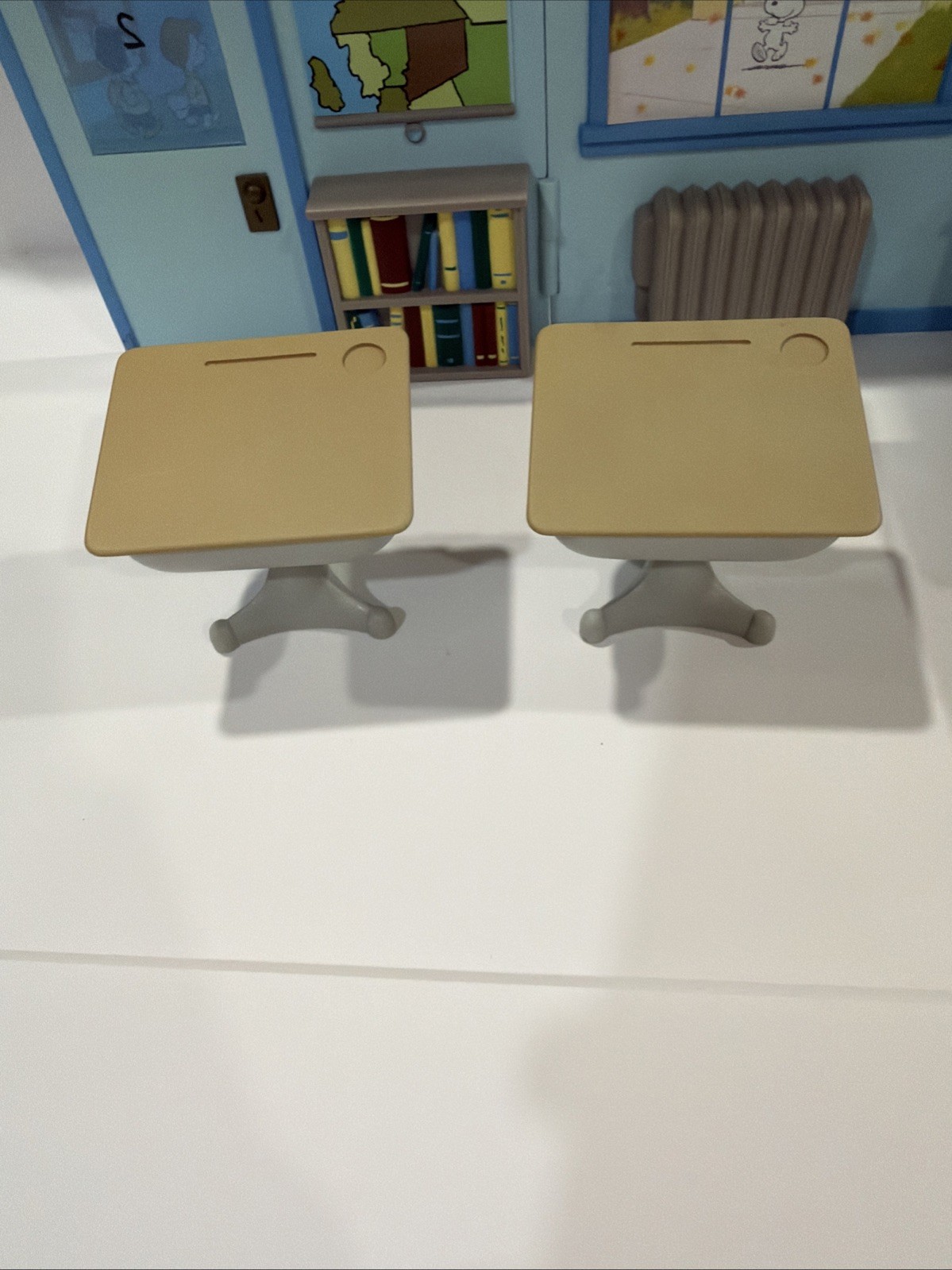 Peanuts – The Classroom Environment Plus Accessories – Desk Tested And Works!
