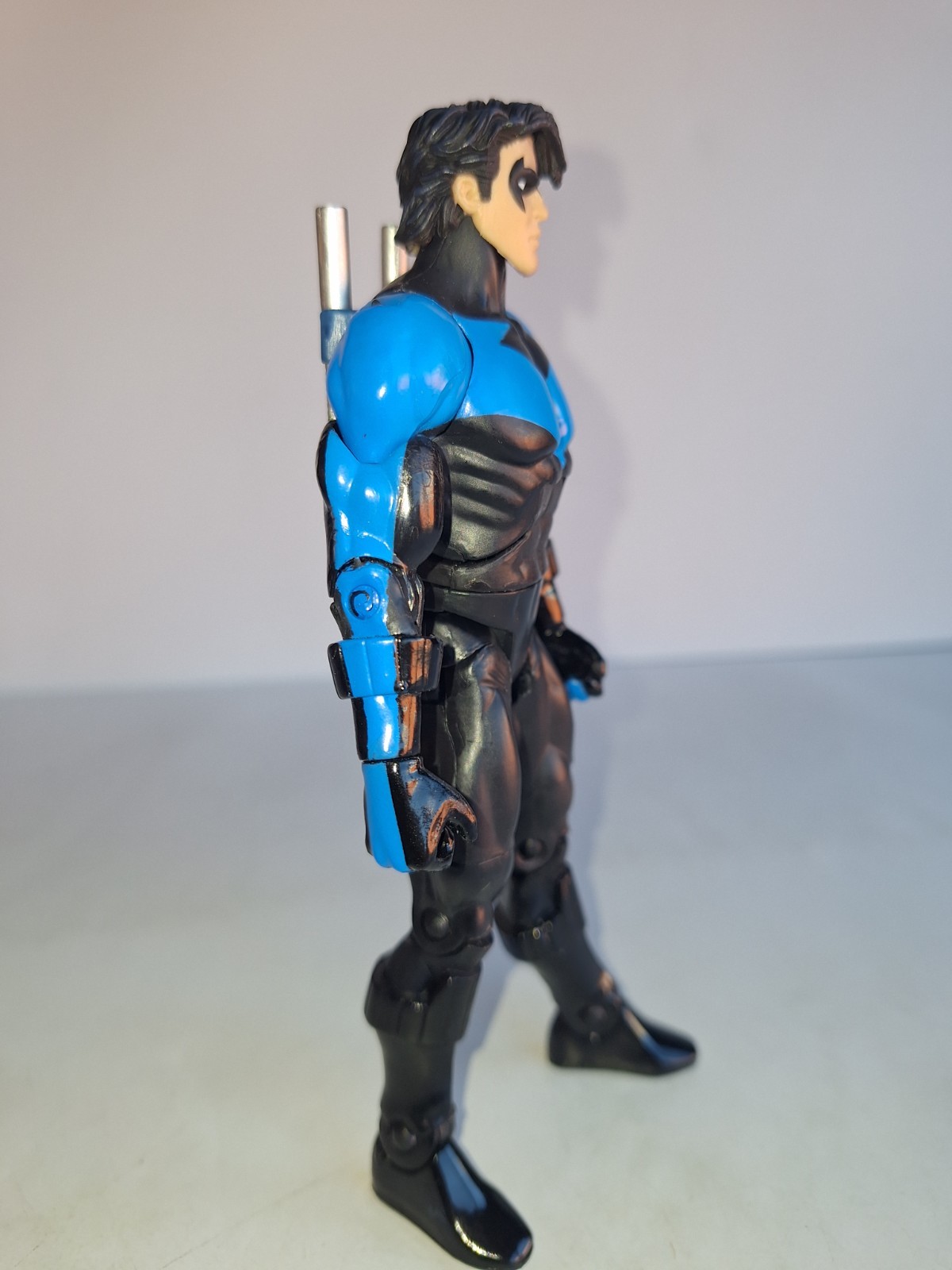DC Universe Classics Nightwing With Weapons Read Description