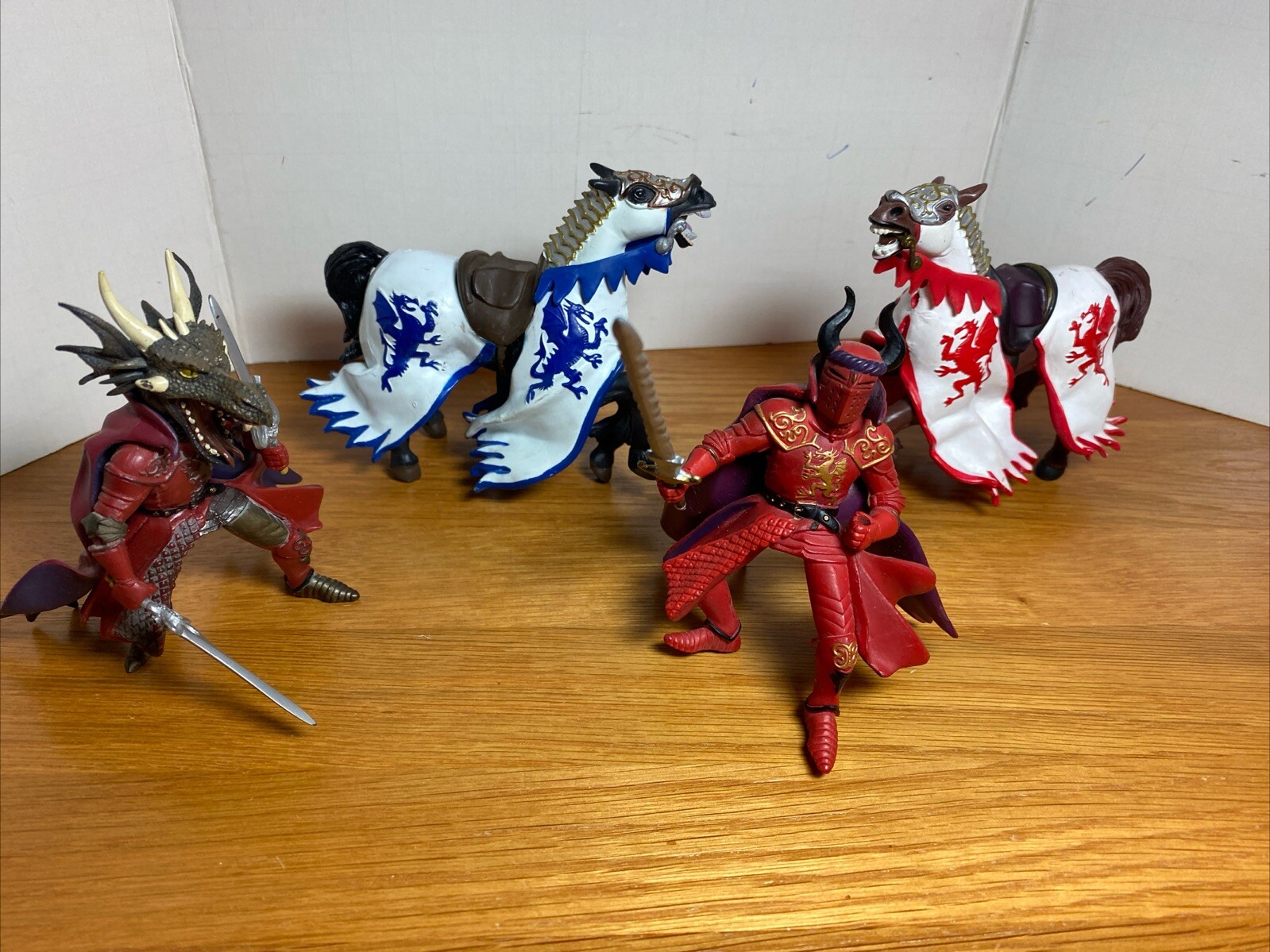 LOT 4 Medieval Jousting Knights & Horses PAPO 2004 Red Blue