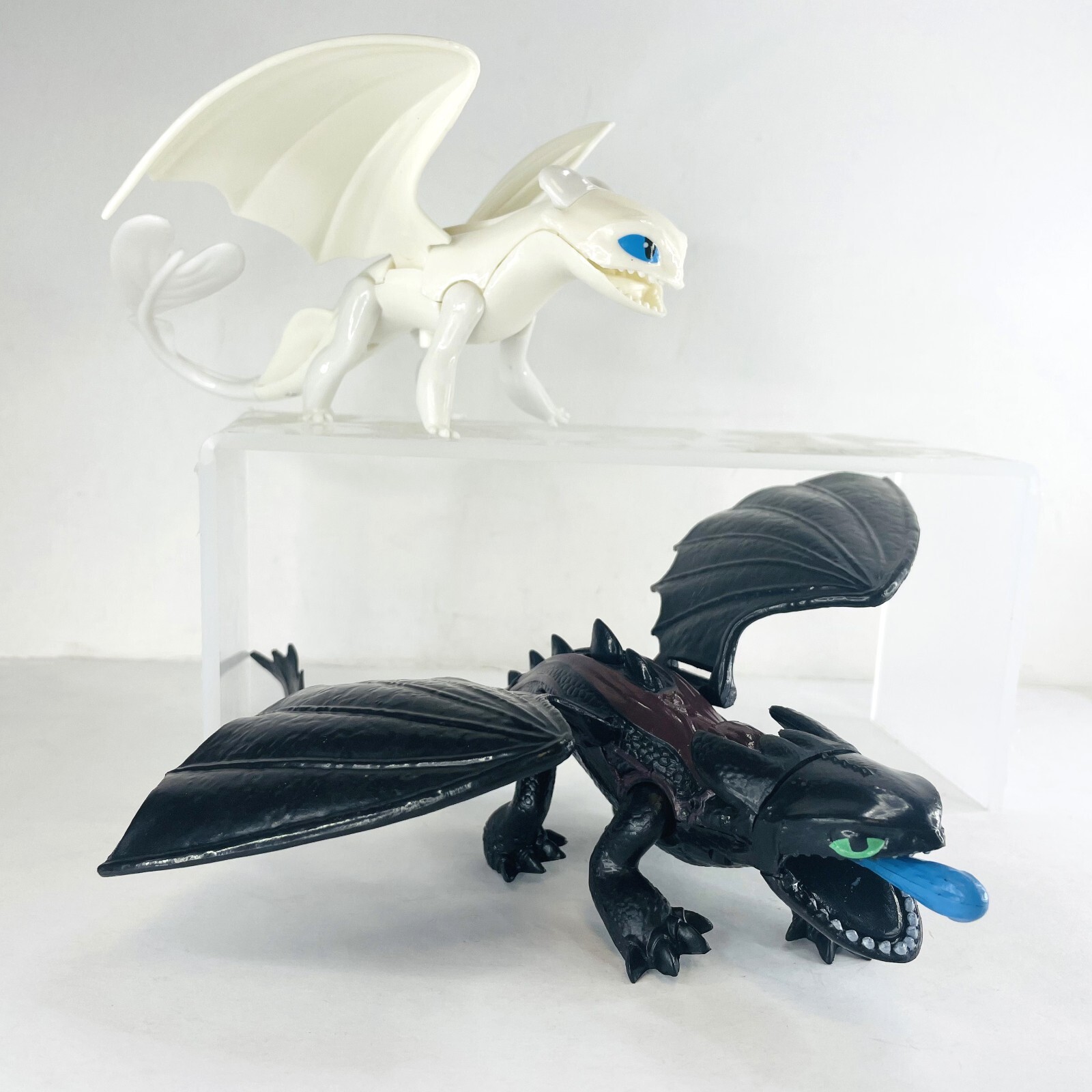 How to Train Your Dragon 9.5&Prime; Toothless and 6.7&Prime; Lightfury 2 Figures Set BULK
