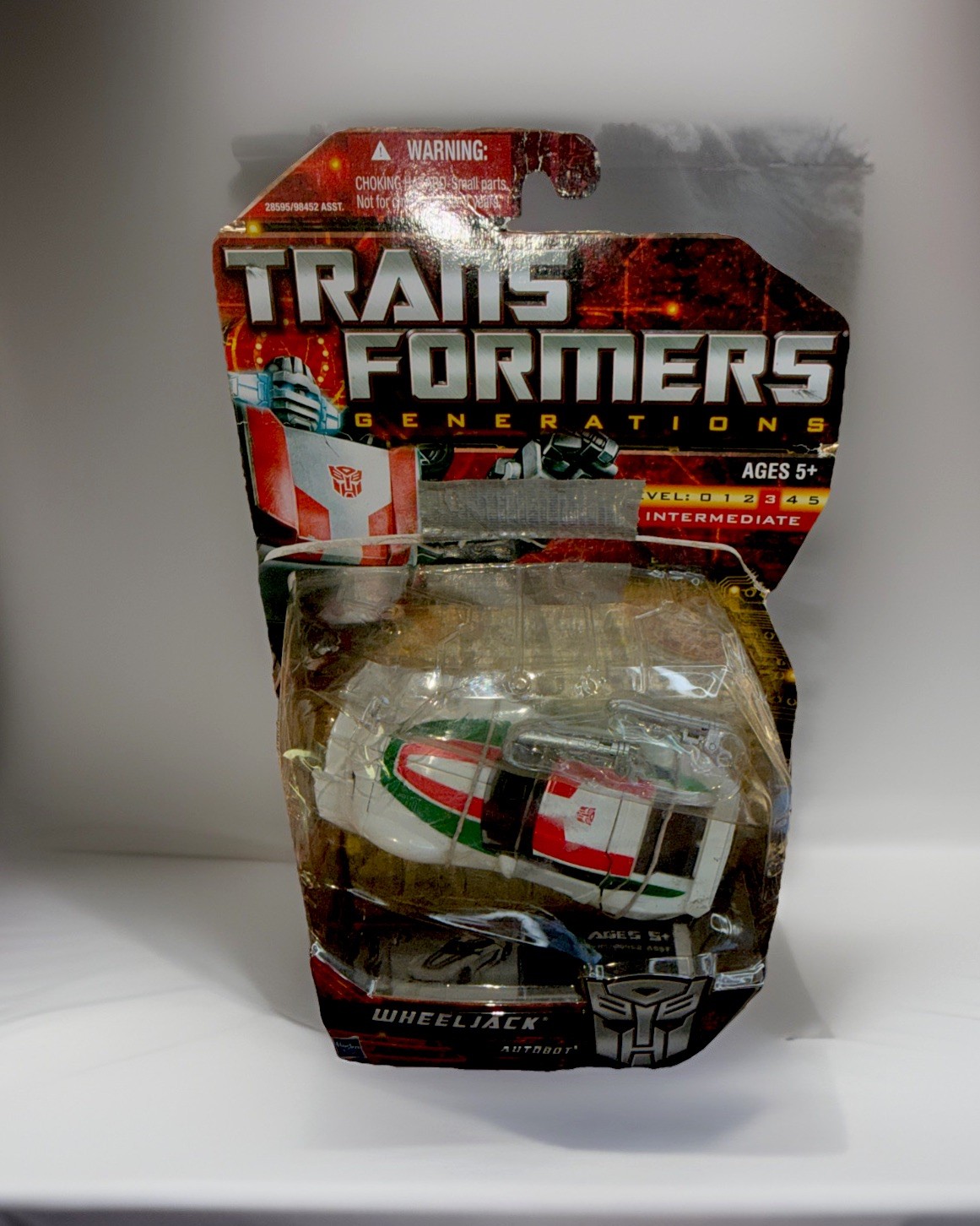 TRANSFORMERS GENERATIONS UNIVERSE CLASSICS DELUXE Autobot Wheeljack- NEW