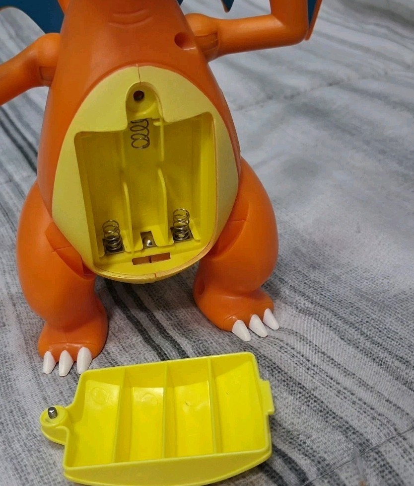 2021 Pokémon Flame & Flight Charizard Deluxe Tested Works Smoke-Free Clean