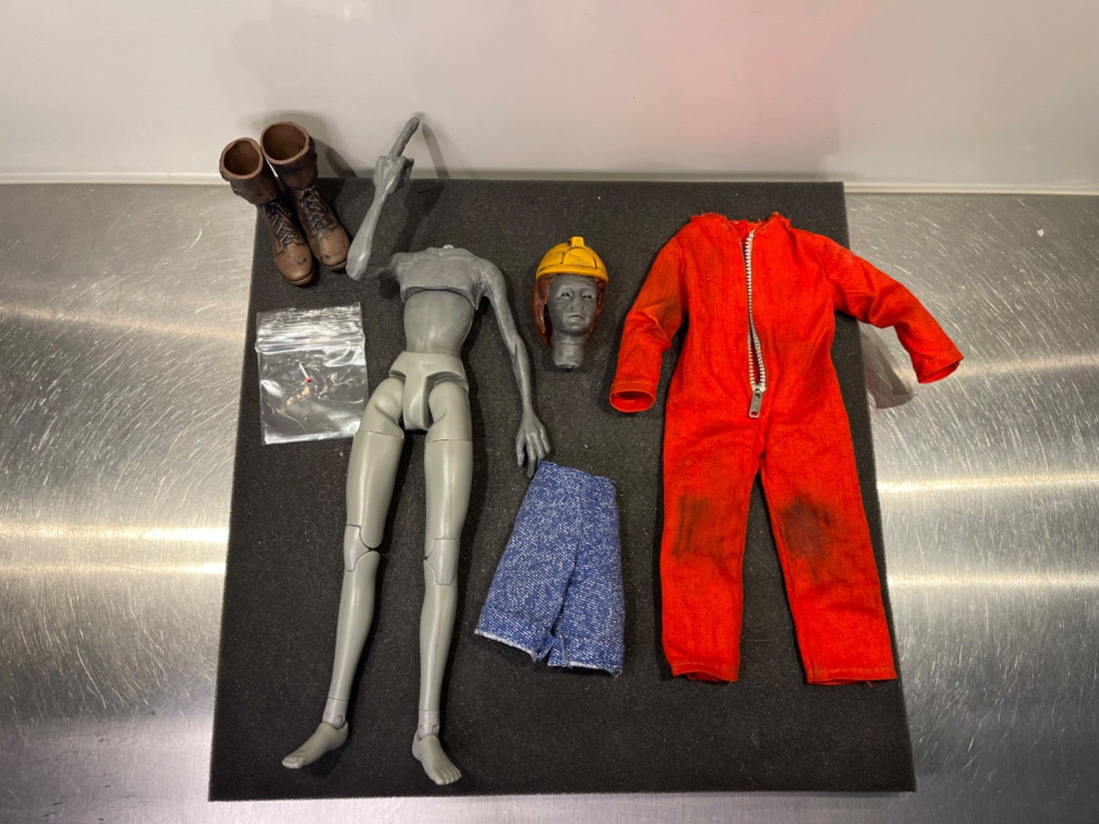 1:6 Custom Gray Construction Site middle finger Alien Figure Sideshow, Model Kit