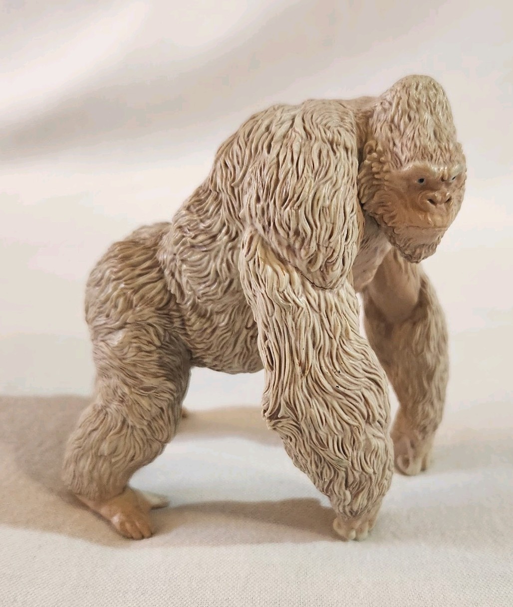RAMPAGE THE MOVIE- 4&Prime; GEORGE ALBINO GORILLA ACTION FIGURE – LOOSE