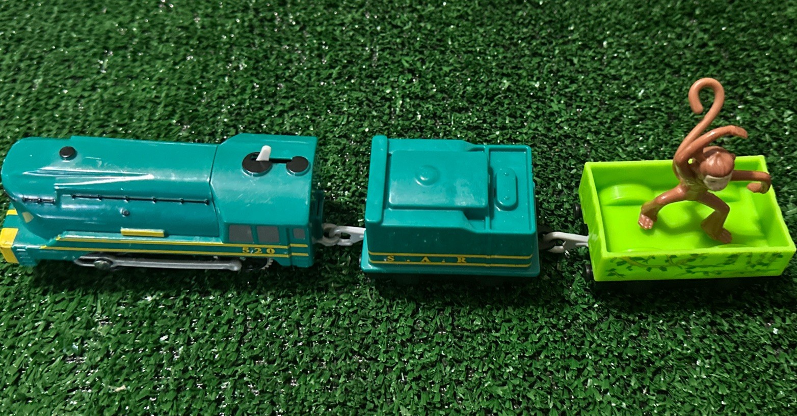 HTF 2013 Thomas & Friends Trackmaster Motorized Train SHANE W/TENDER & Cargo