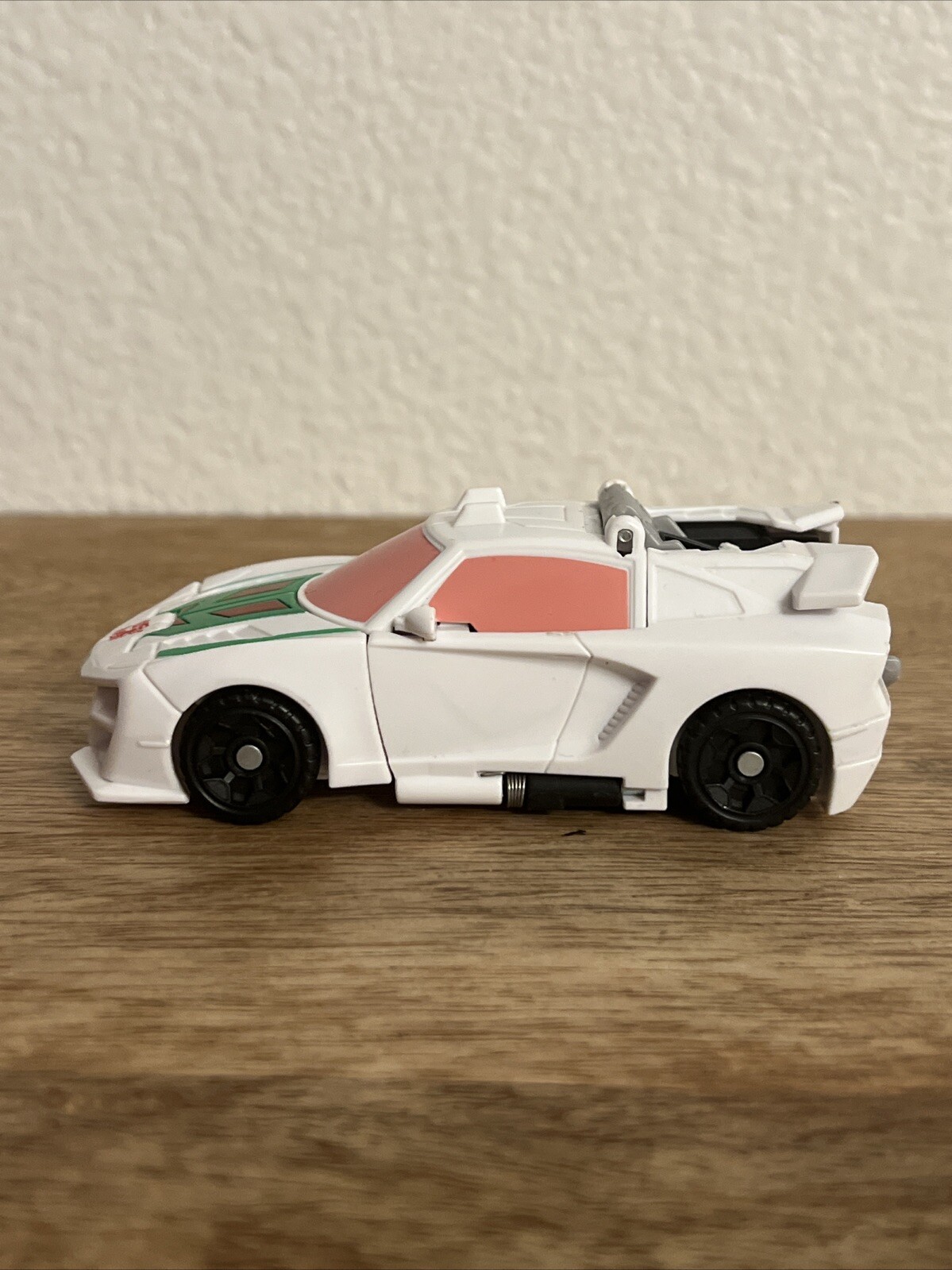 Wheeljack Transformer 4.5” Action Figure Plastic Autobot Robot Toy