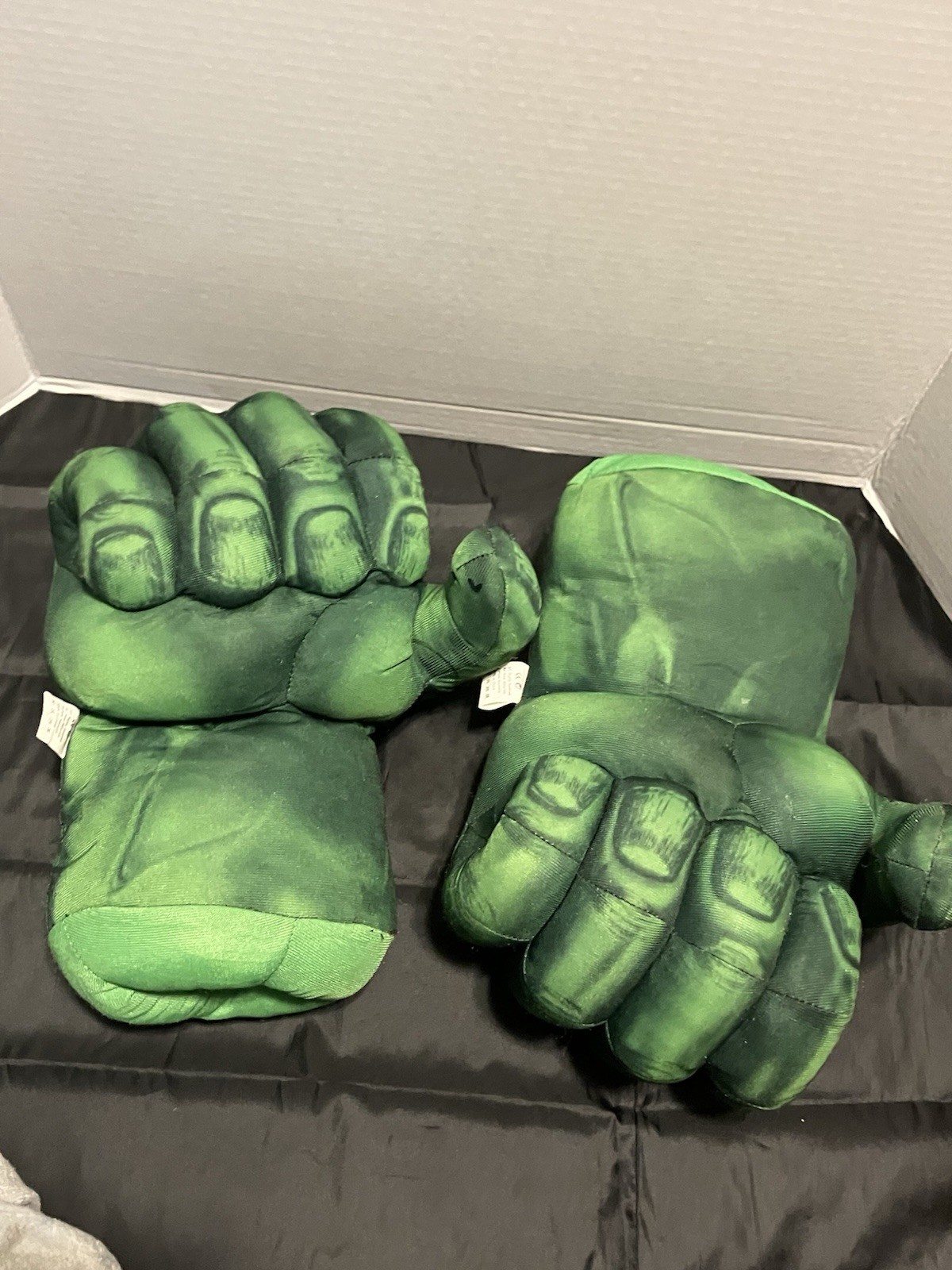 Incredible Hulk Smash Big Fists Soft Plush Toy Boxing Hands Pair Pre owned