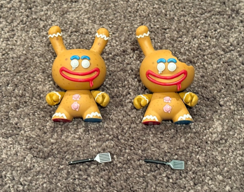 Kidrobot – Kronk Gingerman Dunny, Set of 2 – Normal & Bitten Chase Version RARE!