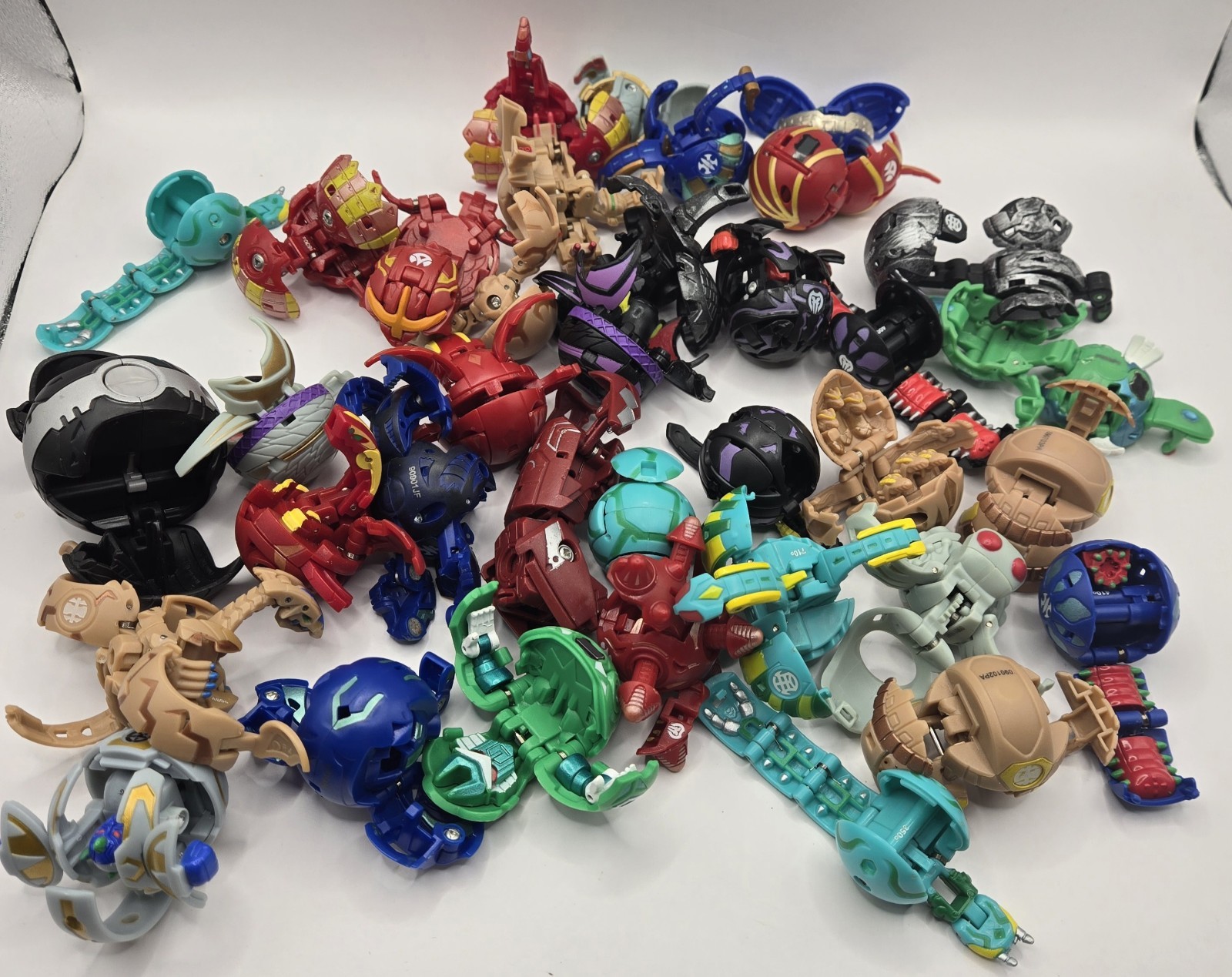 Lot of 35 Bakugan Battle Brawlers Spin Master