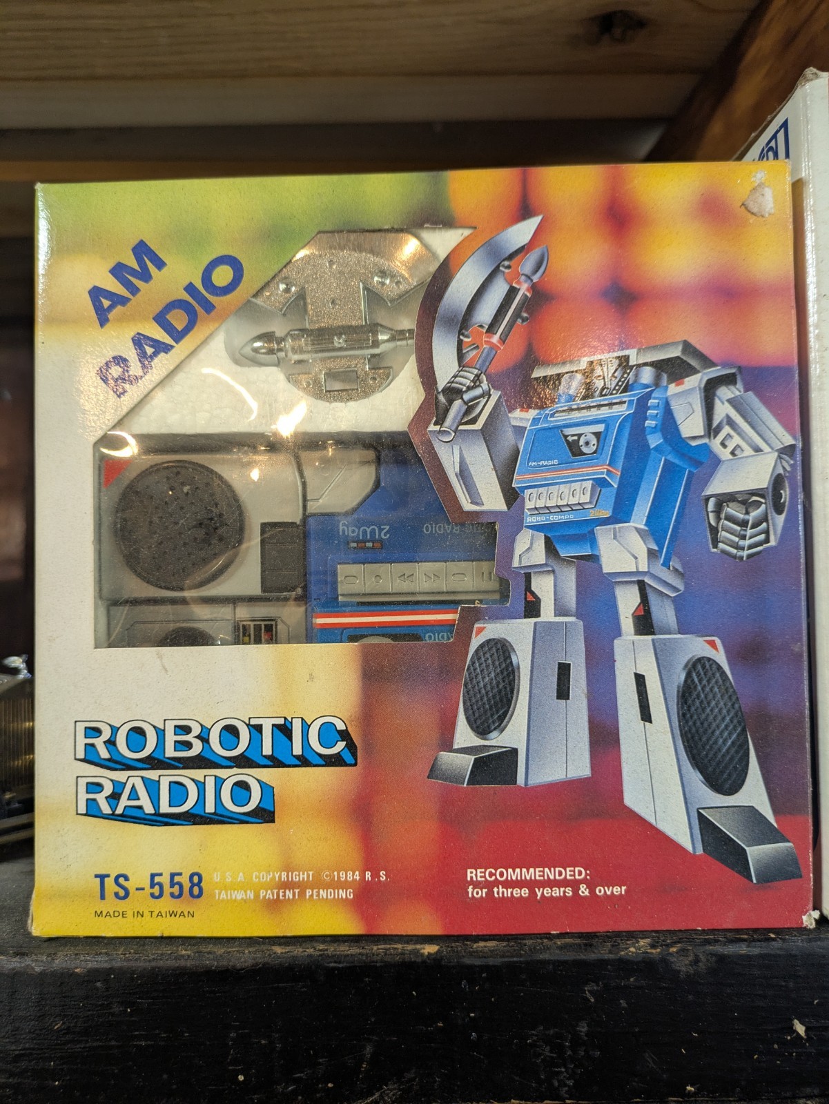 Transformable Robotic AM Radio 1984 TS-558 Mint NOS Tia Fong