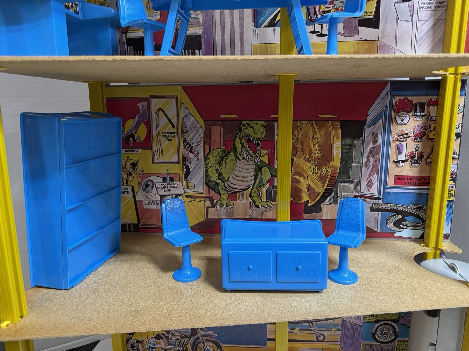 Batman&rsquo;s Wayne Foundation 98% Complete 1977 Mego Playset (READ DESC)