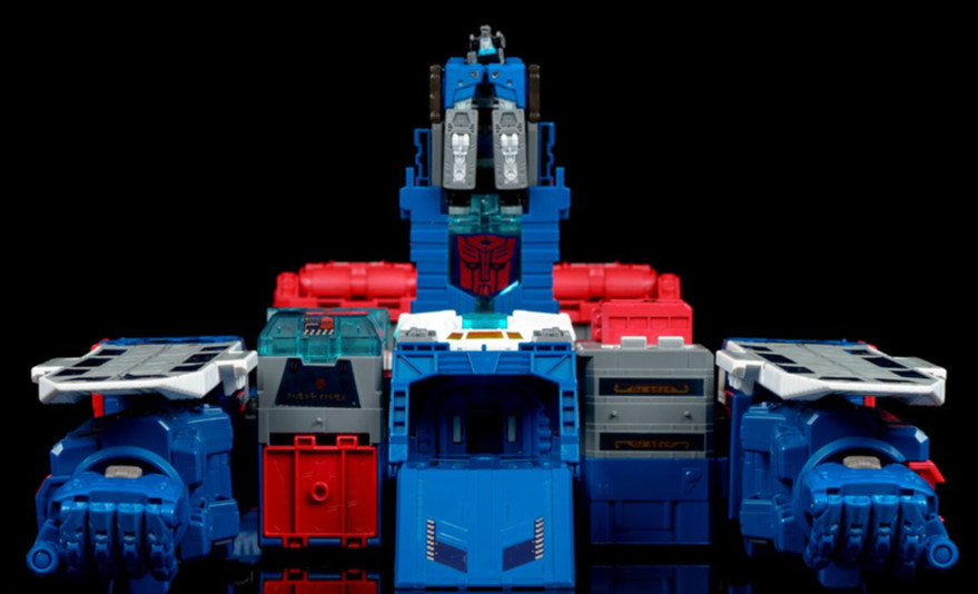 Fortress Maximus Titan Class SDCC Exclusive | Transformers Generations Titans R