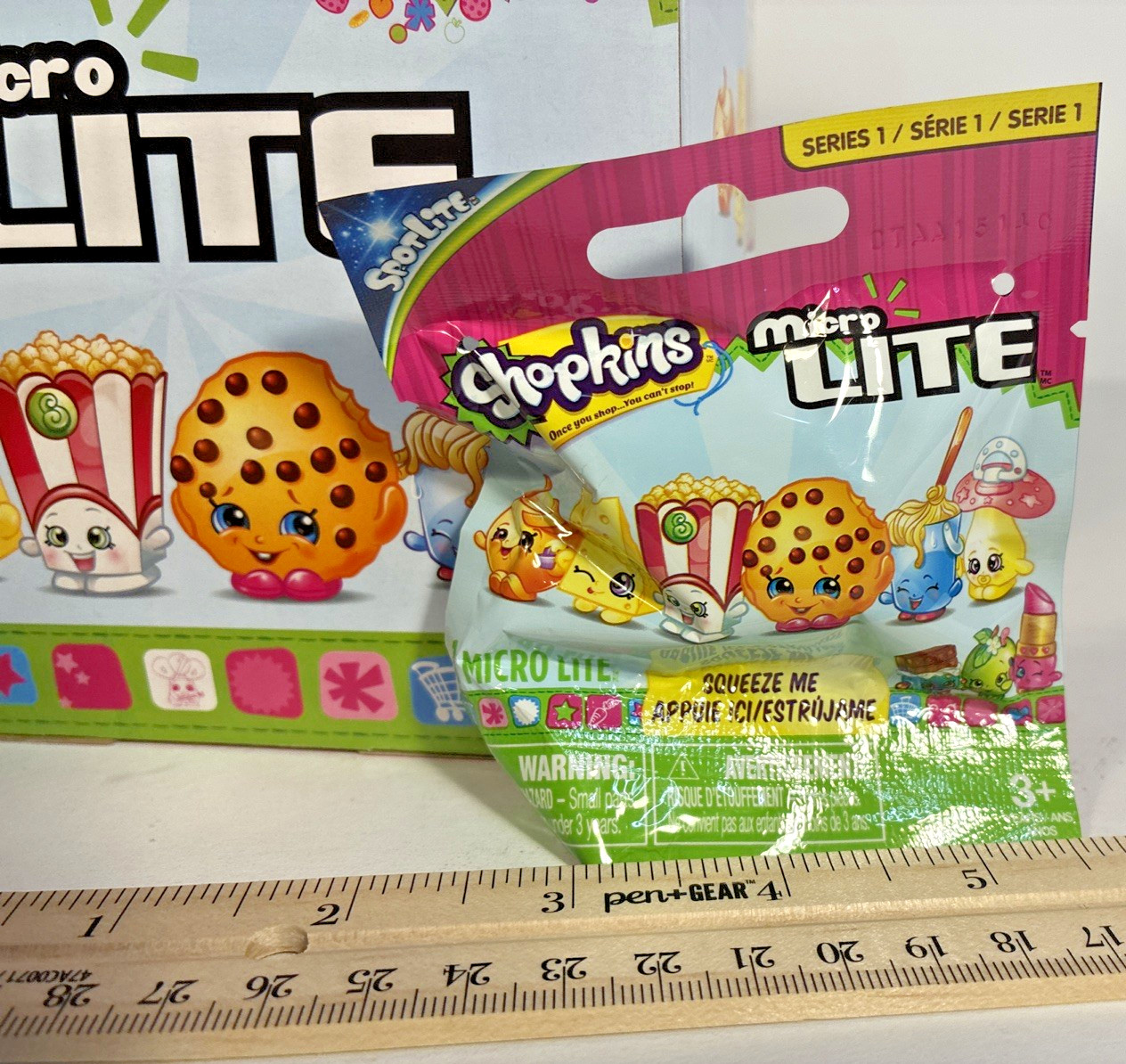 Tech 4 Kids Shopkins Micro Lite Bundle 22 Blind bags and Retail display box