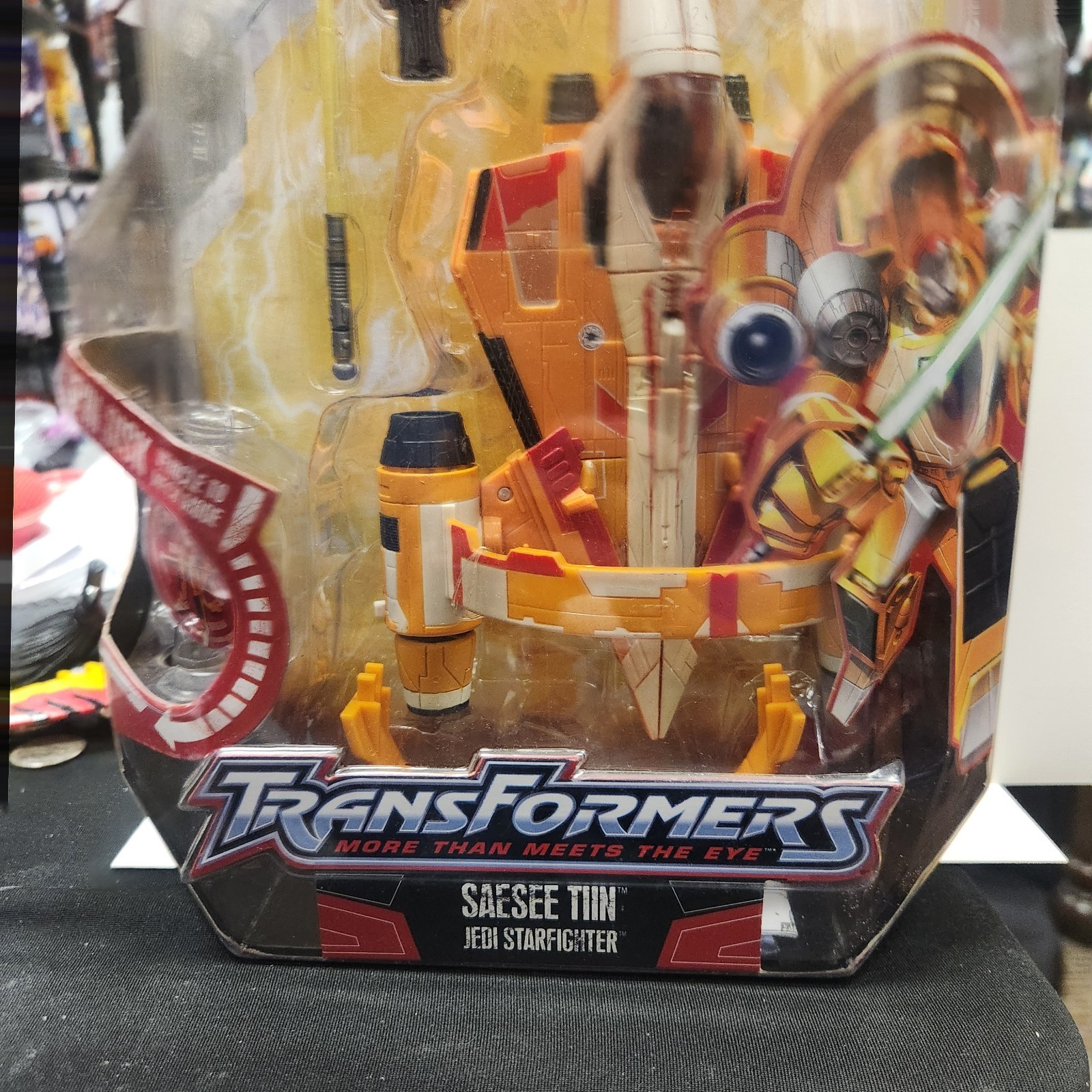 Hasbro Star Wars Transformers Saesee Tiin & Episode 2 Starfighter Action Figure