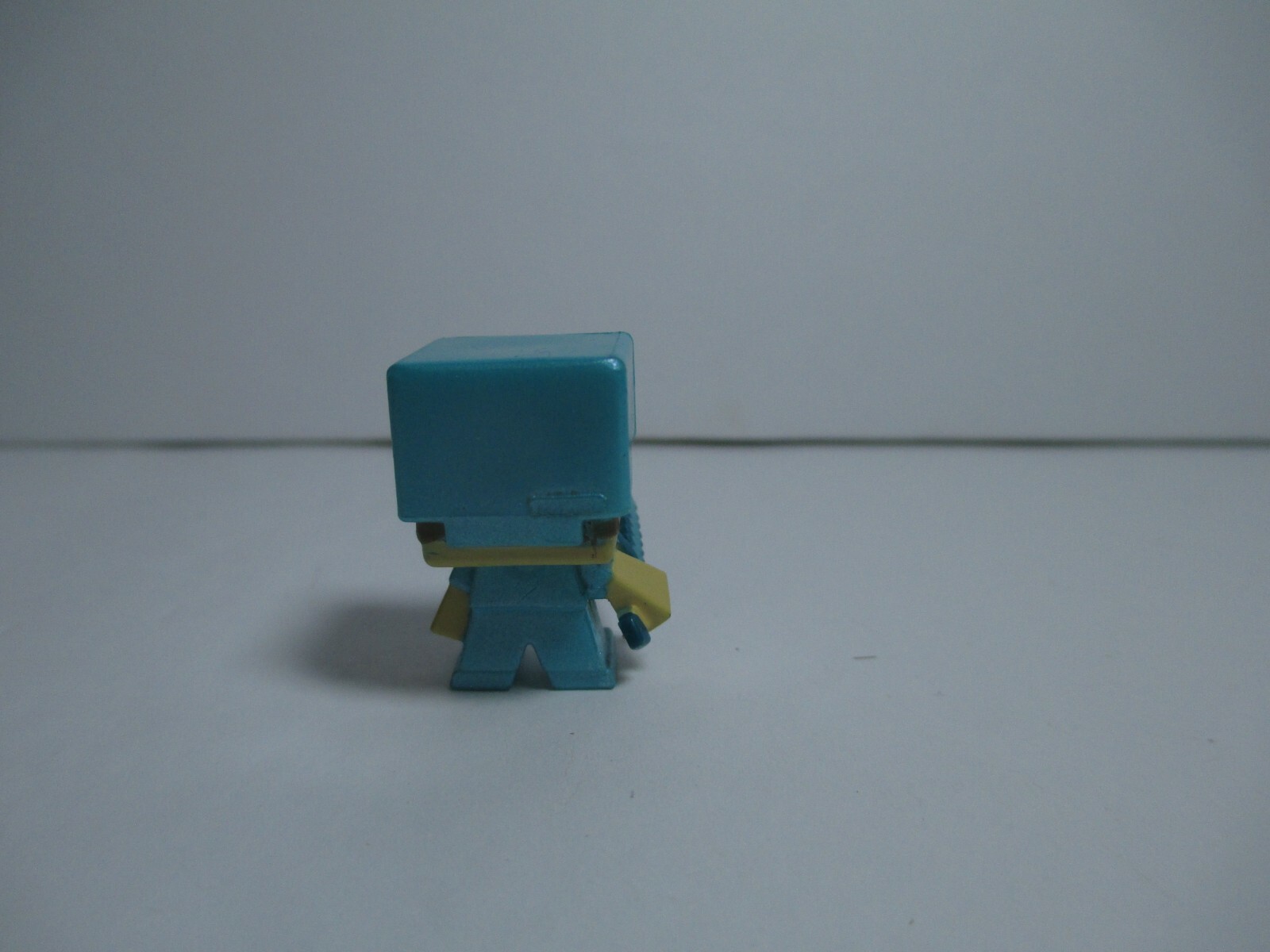 Minecraft Mini-Figures 1&Prime; Steve in Diamond Armor Mini Action Figure Mojang