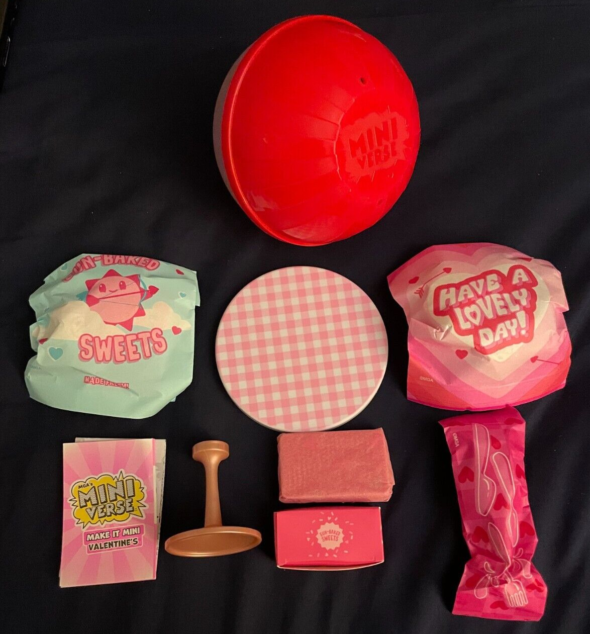 MGA MINIVERSE Make It Mini Valentine&rsquo;s Day Series 2 HEART DONUTS Figure Ball