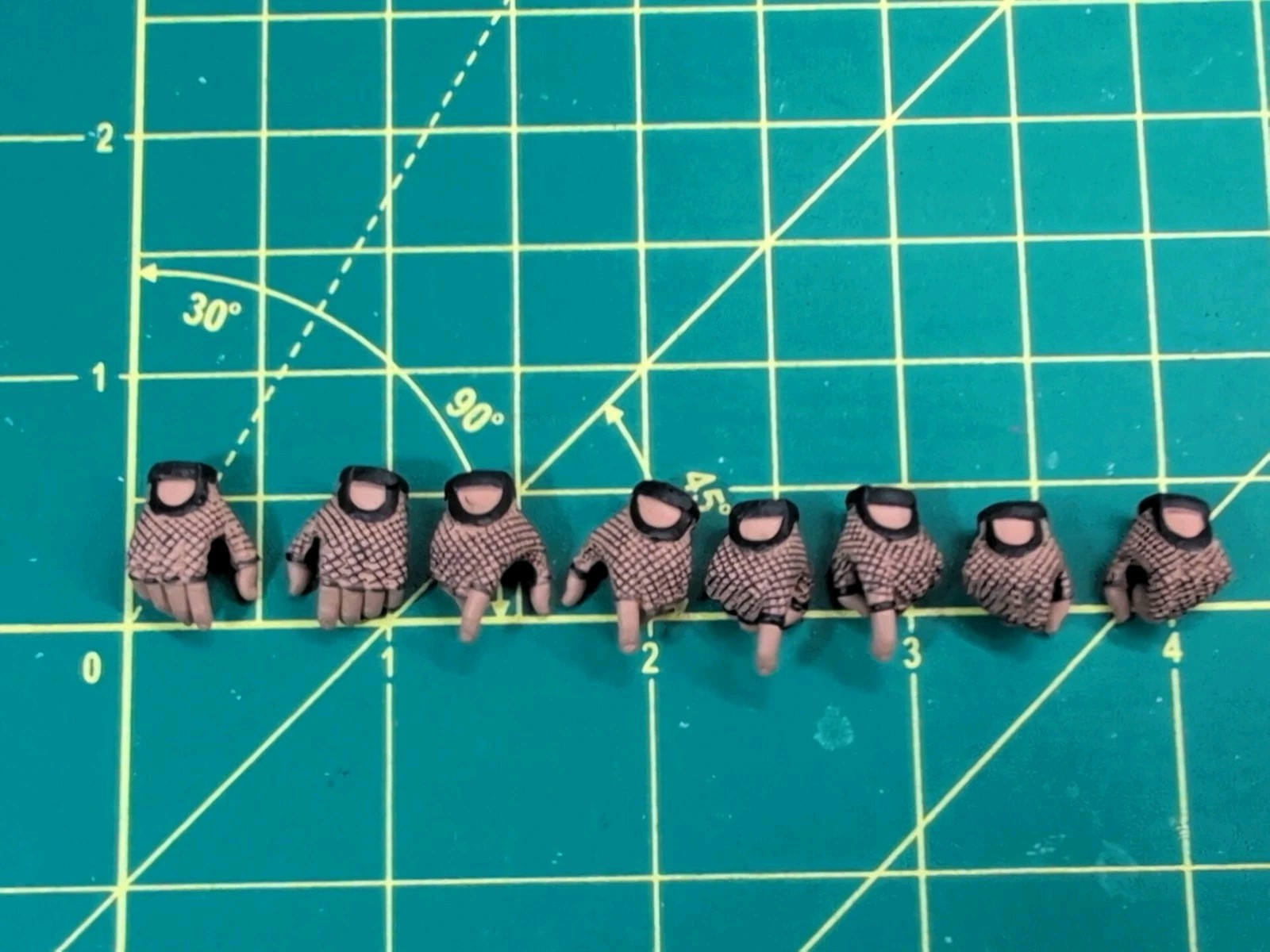 1/12 Scale 4 Sets Of Half Gloved Caucasian Hands #2 For 6&Prime; Figure « I SHIP DAILY »