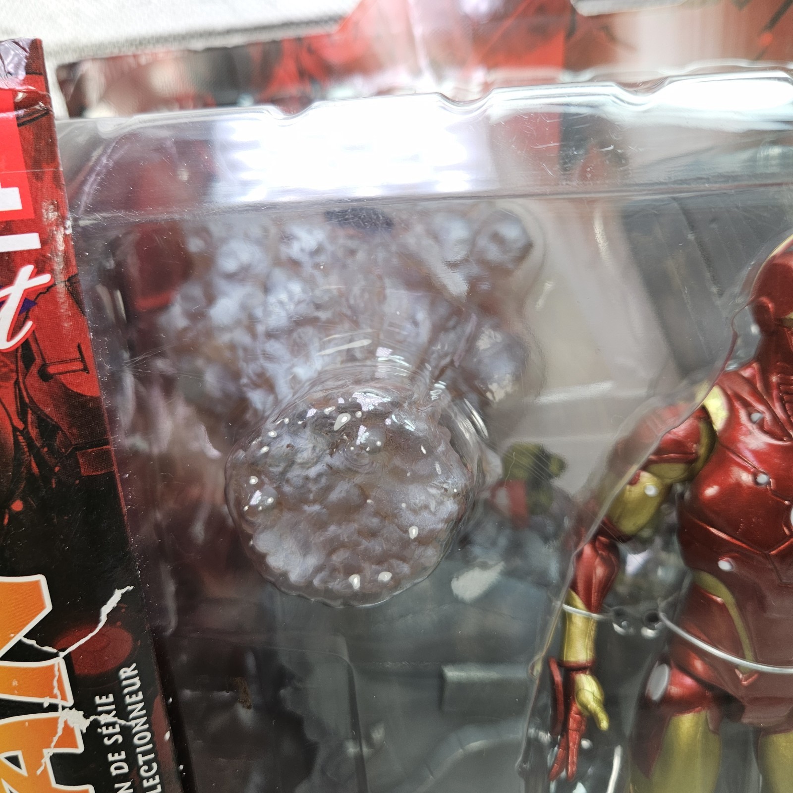 Diamond Select Marvel Select Bleeding Edge Iron Man 2014 7&Prime; Figure Box Damage