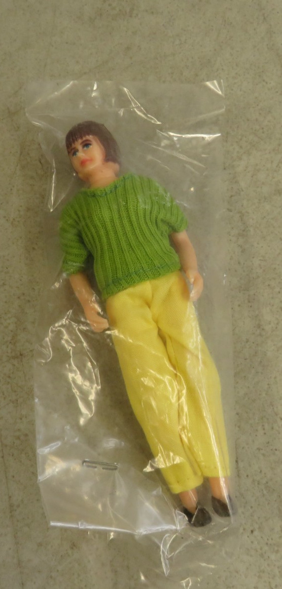 1970&rsquo;s Tonka Winnebago Camper People Figure Mom/Female Yellow Pants Green Shirt