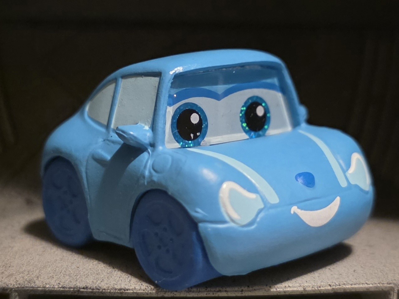 Sally – Disney Doorables Neon Pop Series – Cars – Ultra Rare