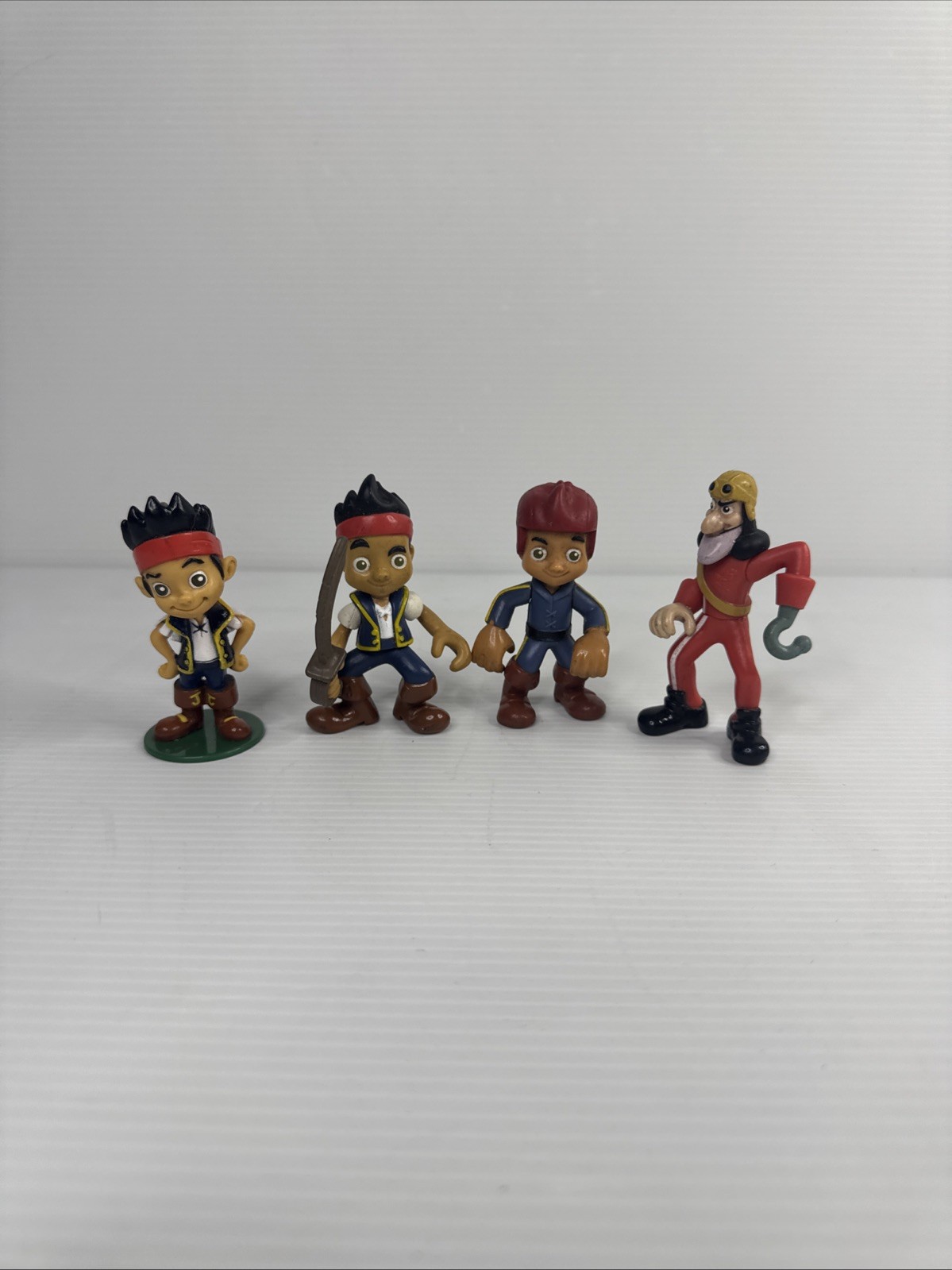 Lot Of 4 Disney Jake & Neverland Pirates Captain Hook Cubby 3&Prime; Figure Mattel