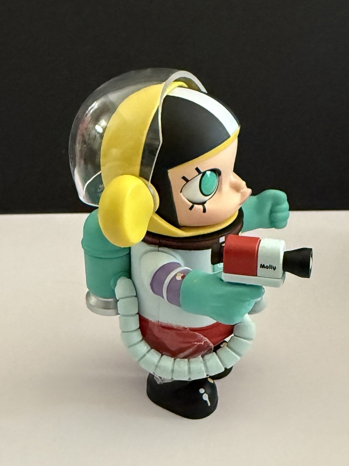 POP MART x KENNYSWORK Mega Collection 100% Space Molly 1 ~ Little Painter Figure