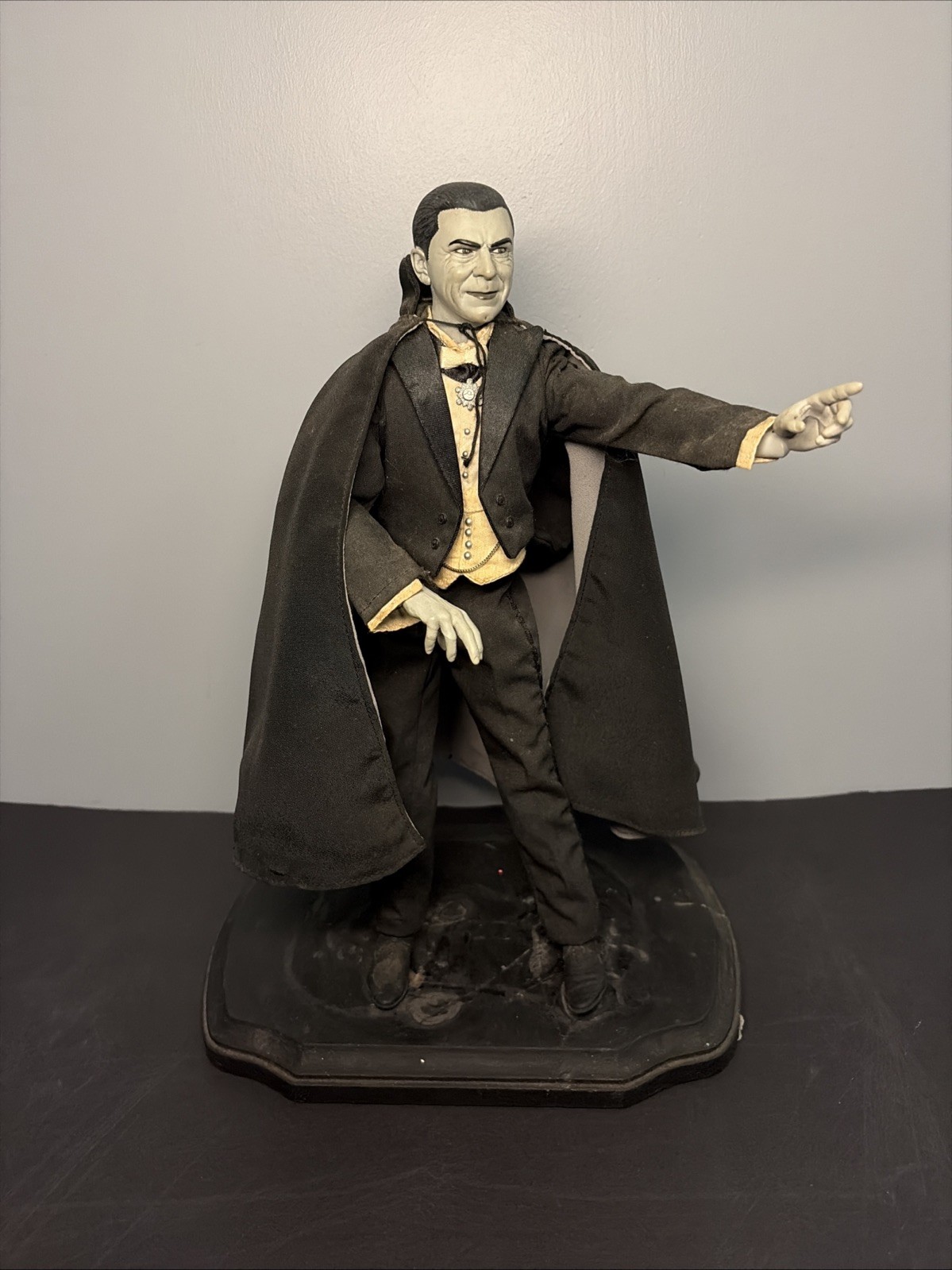 Vintage Bela Lugosi Dracula Figure – Black and White Version