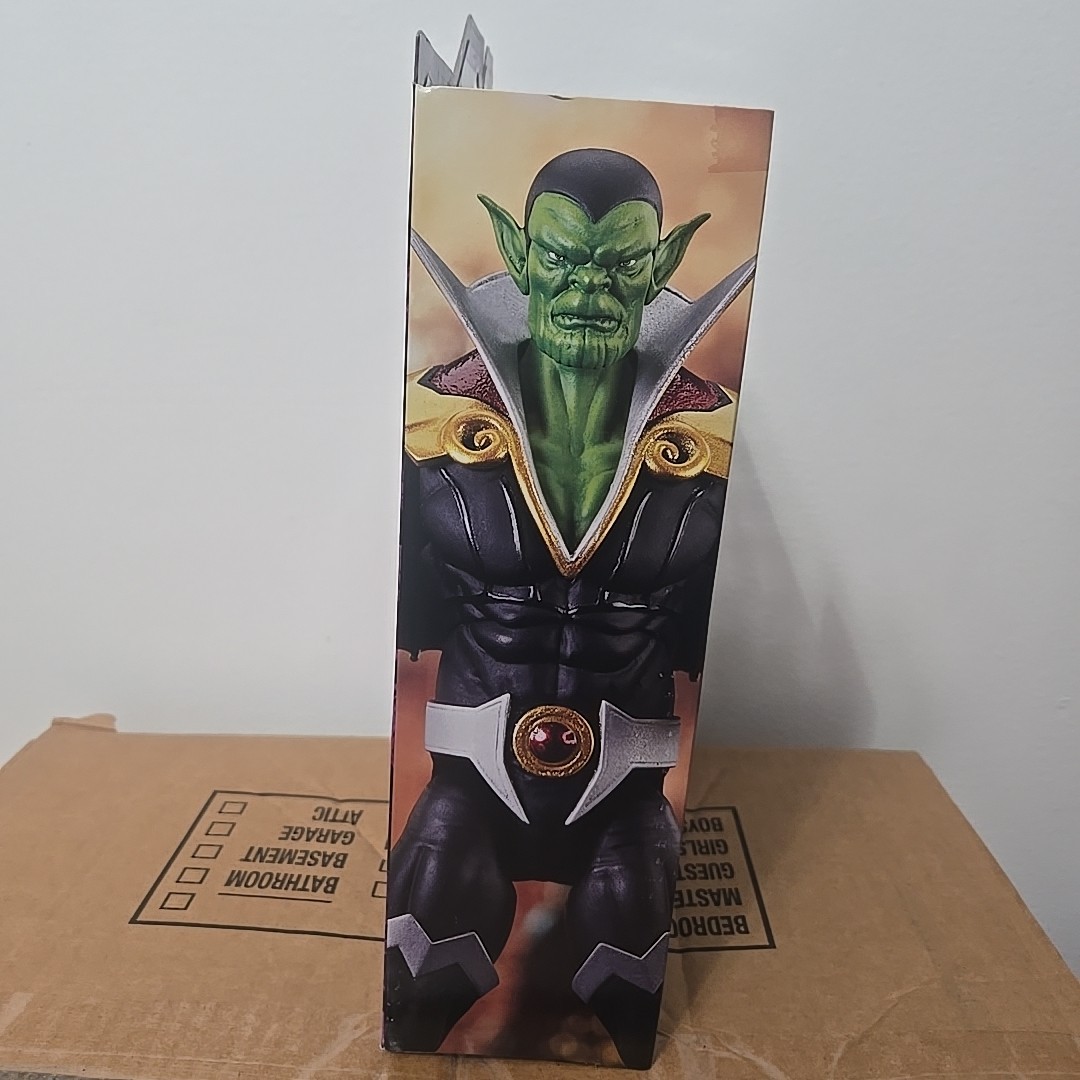 Marvel Select Super Skrull 8&Prime; Action Figure Marvel 2022 Diamond Select Disney