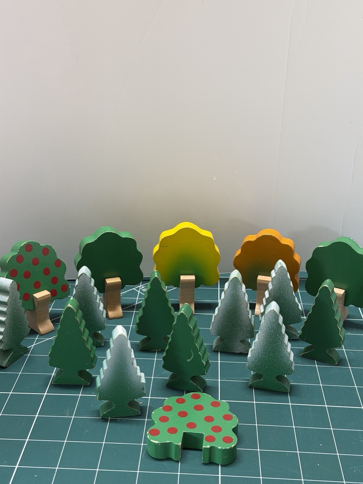 VTG Thomas & Friends Lot 9 Pine & 5 Oak Trees Snowy Green 1994 Britt Allcroft