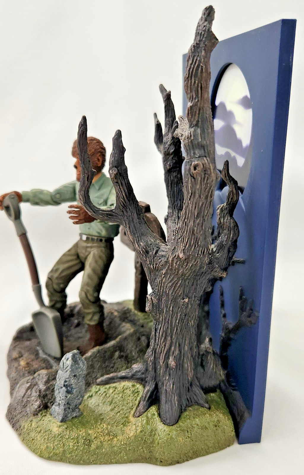 Universal Studios Monsters THE WOLF MAN Figure Cemetary Diorama 2003 Jakks