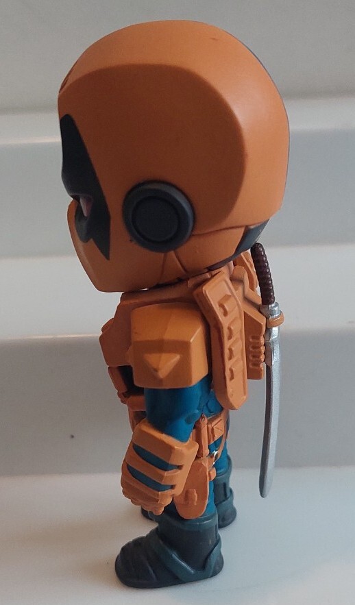 Vinyl Figures XXRAY DC Comics Deathstroke 4D Vinyl Action Figure by Jason Freen