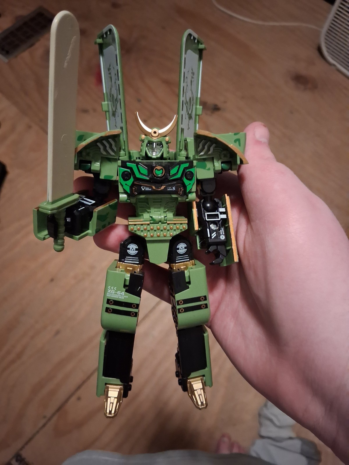 Ice Cream Transforming Toy, 2 in 1 Popsicle Transform into Robot Action Figure
