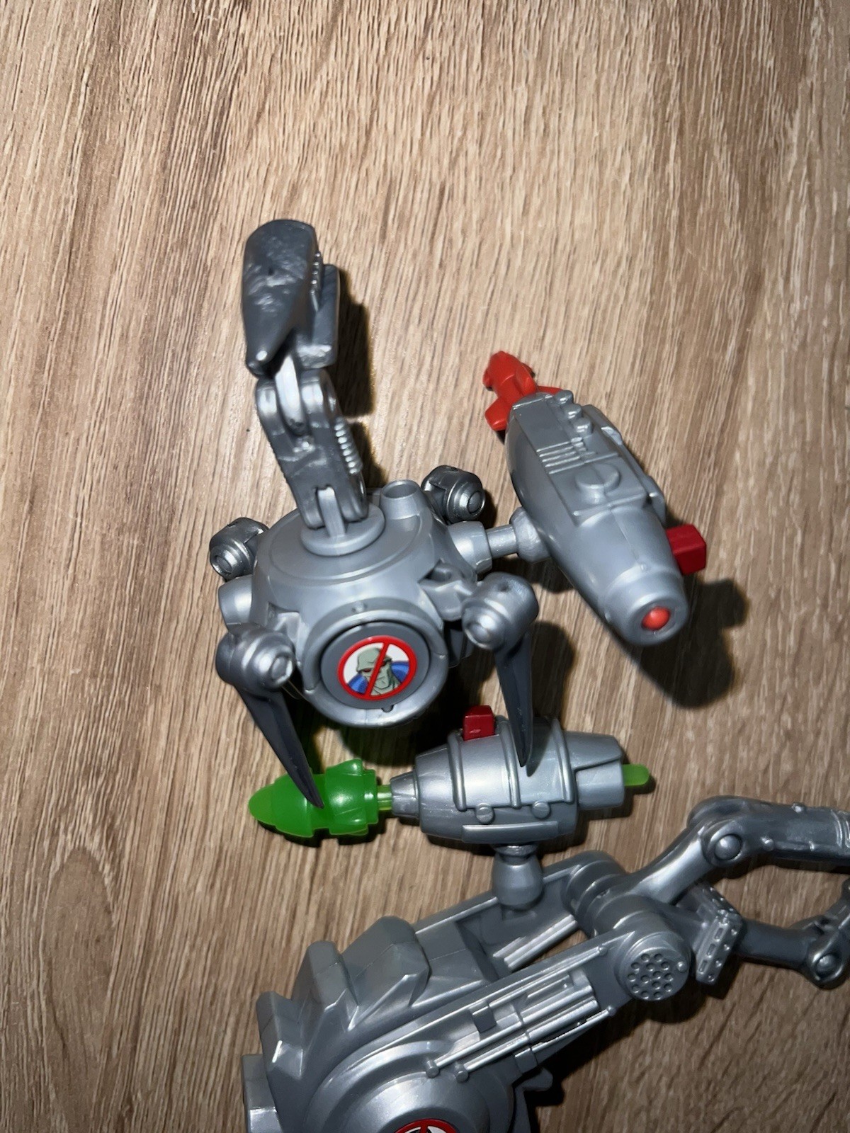 Justice League Weapon Superman Vs. Kryptobot Razor Blade And Torso Parts
