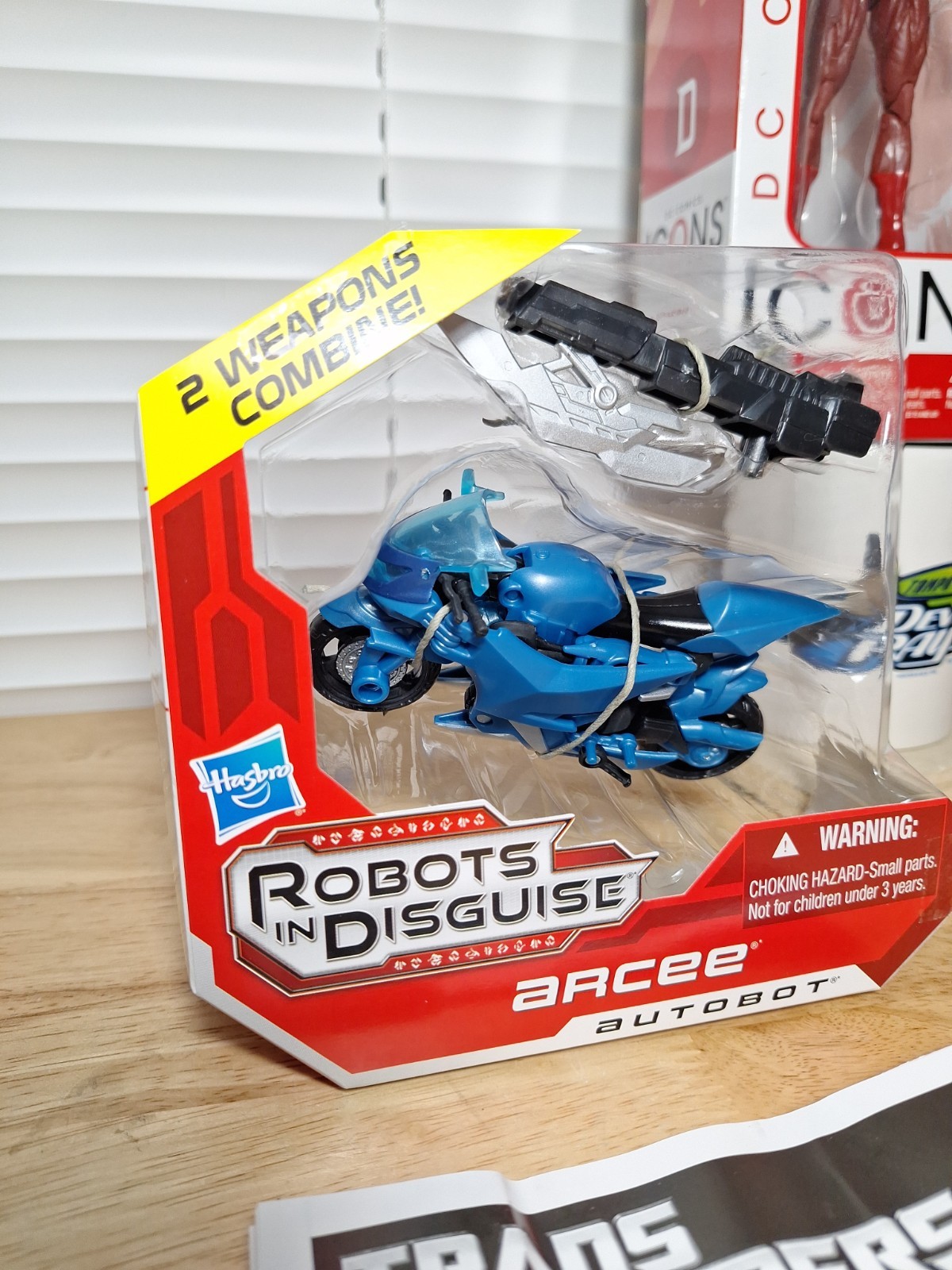Transformers Prime Robots In Disguise Deluxe Class Autobot Arcee Figure New