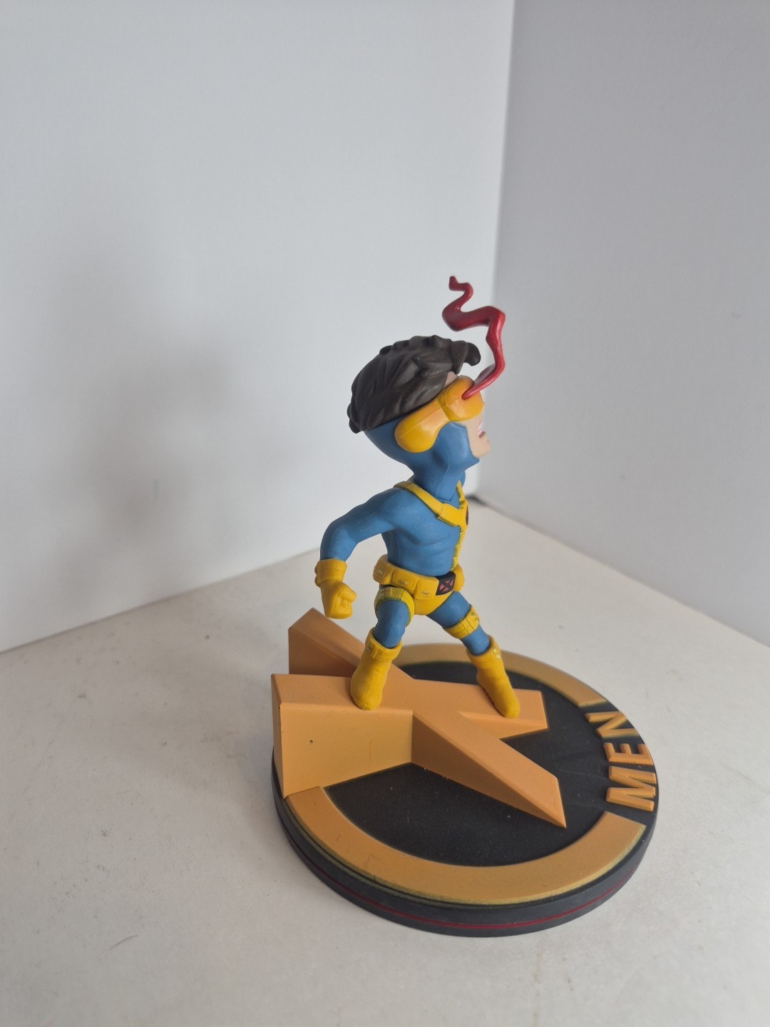 Quantum Mechanix: Marvel X-Men – Cyclops Q-Fig 5” Diorama Vinyl Figure Display