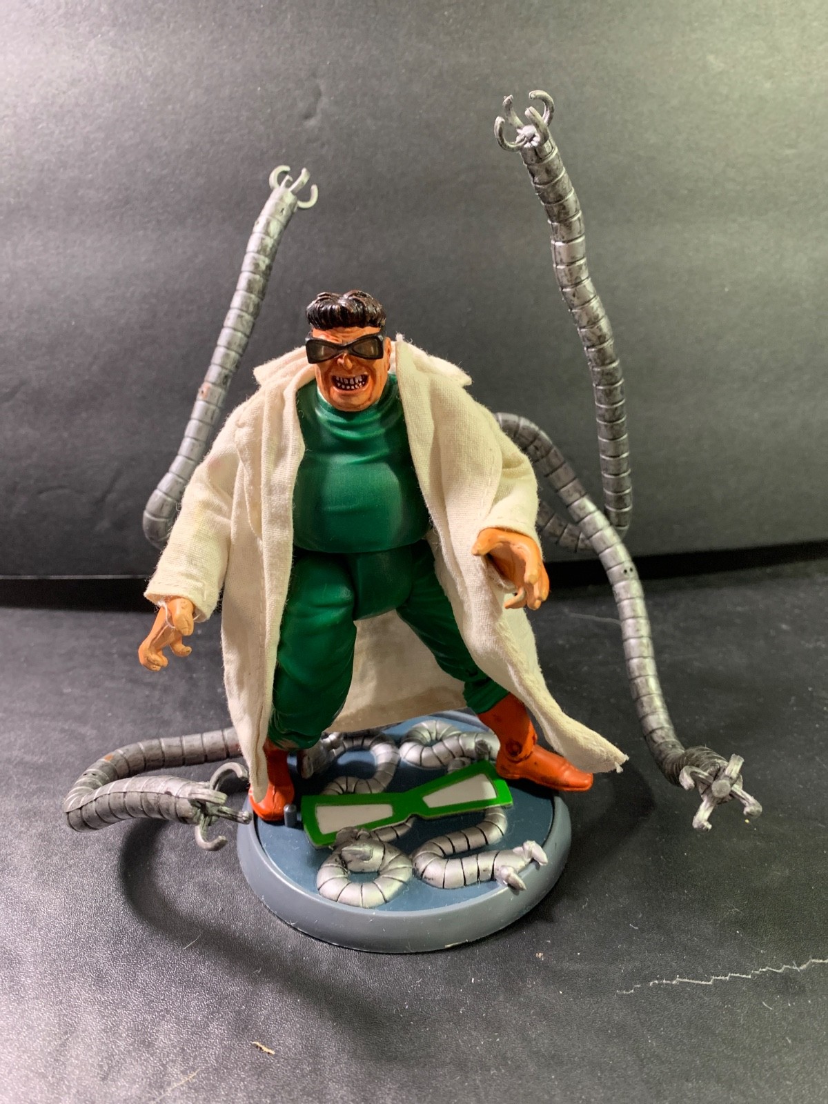 Vintage 2004 ToyBiz Marvel Sinister Six Dr Octopus Figure & Base Stand Complete