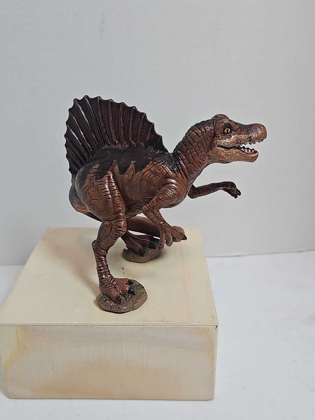 Universal Studios 2001 Jurassic Park III Cup Topper Spinosaurus Exclusive