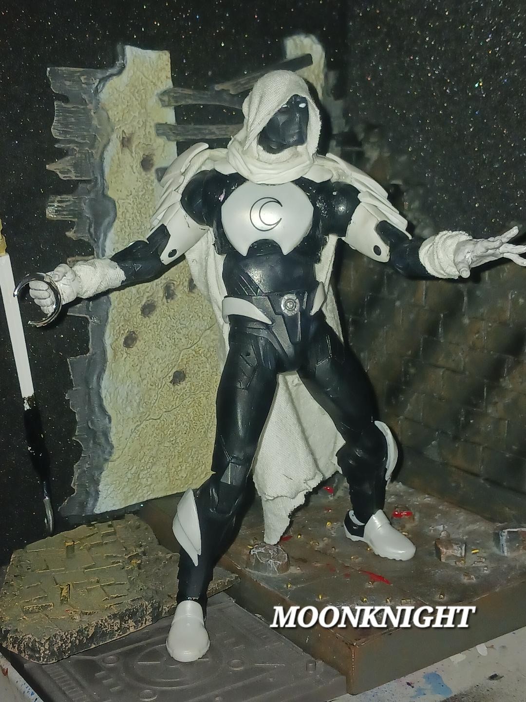 Marvel Legends CUSTOM MOON KNIGHT .. Mcfarlane scale