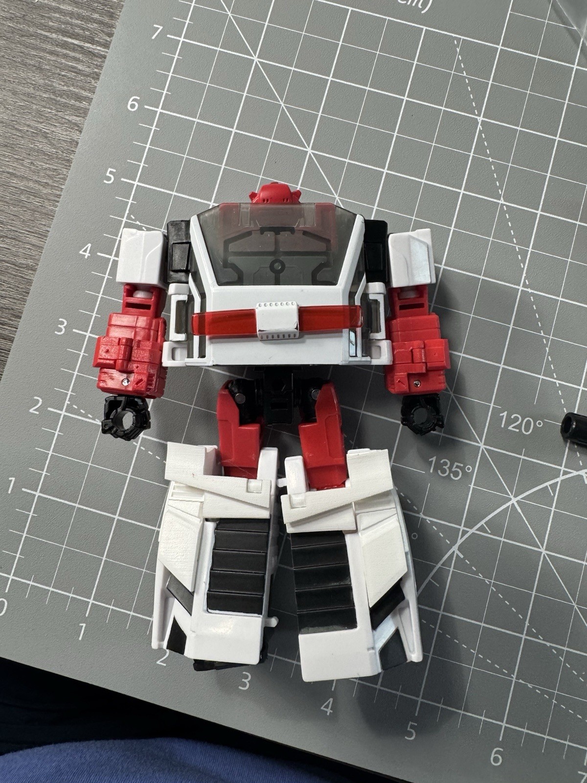 Transformers Kingdom Red Alert WFC Trilogy Deluxe Class Generations