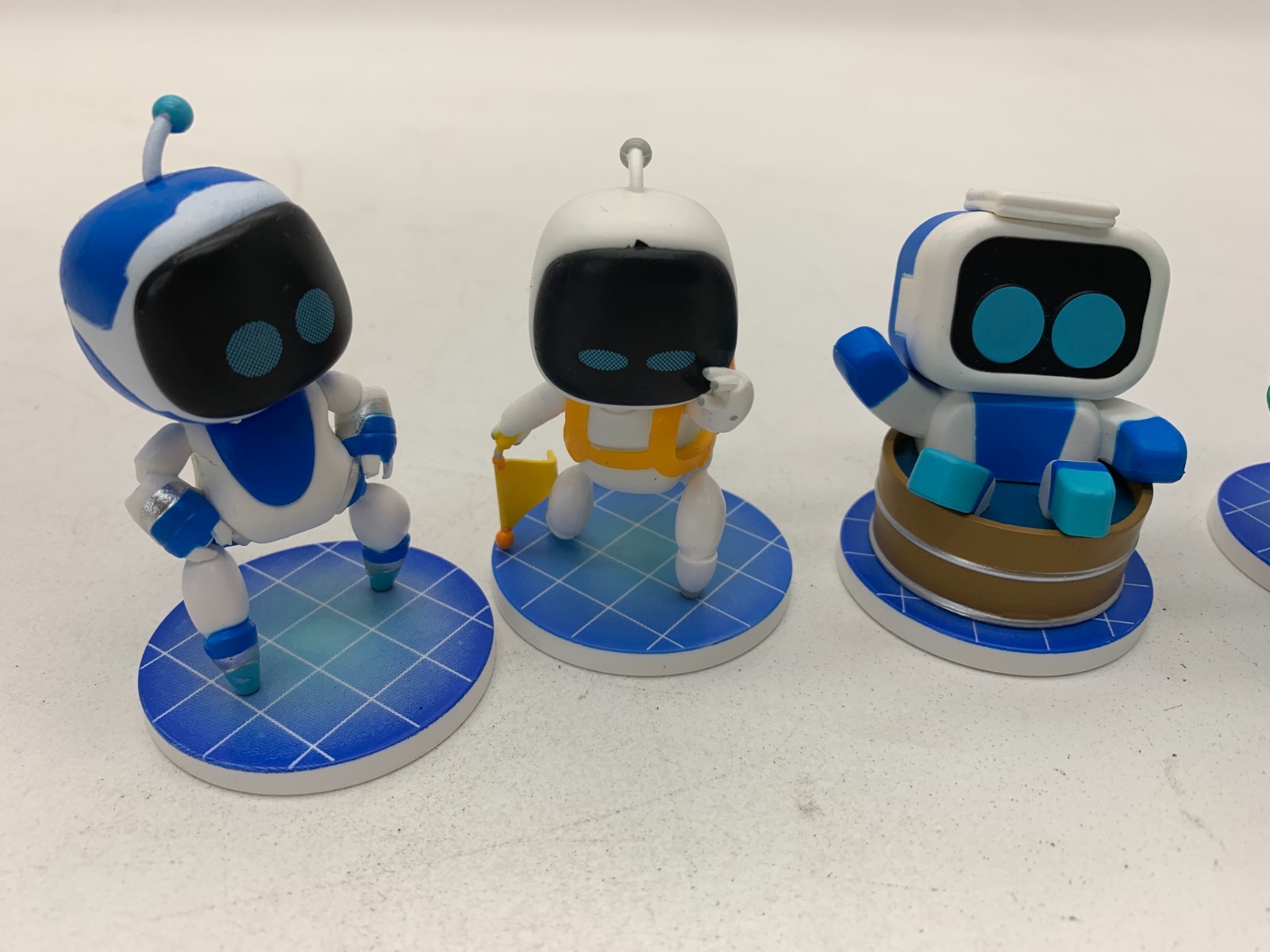 ASTRO BOT MYSTERY VINYL FIGURE SET OF 5 WITH CHASE FIGURE