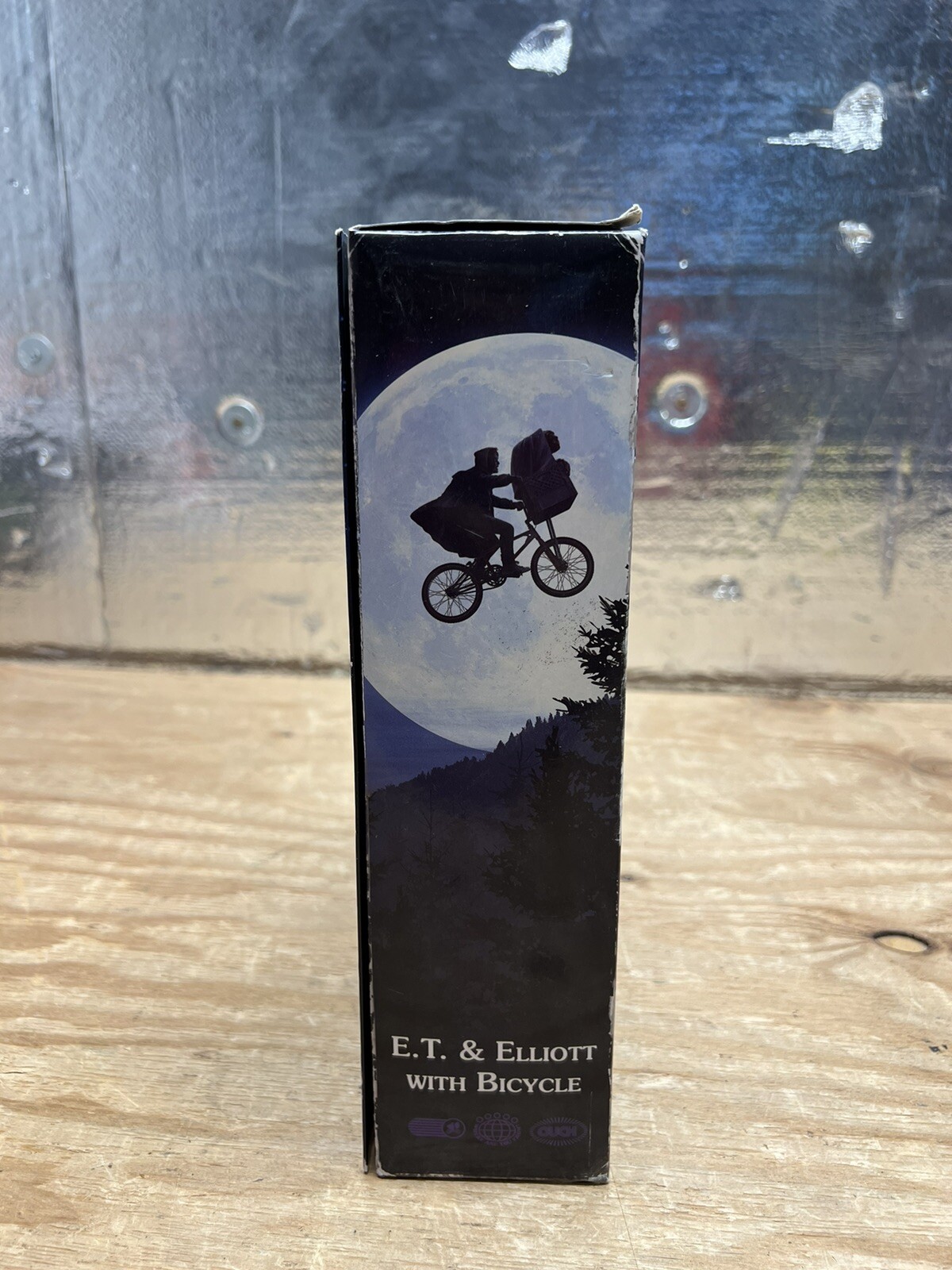 SEALED NECA E.T. 40th Anniversary Elliott & E.T. w/Bicycle ~Damage BOX