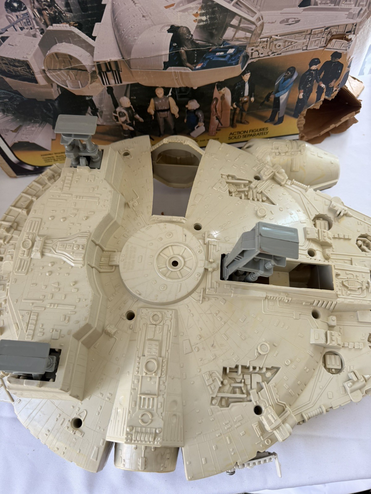 VINTAGE 1983 STAR WARS MILLENIUM FALCON WITH BOX Incomplete ￼